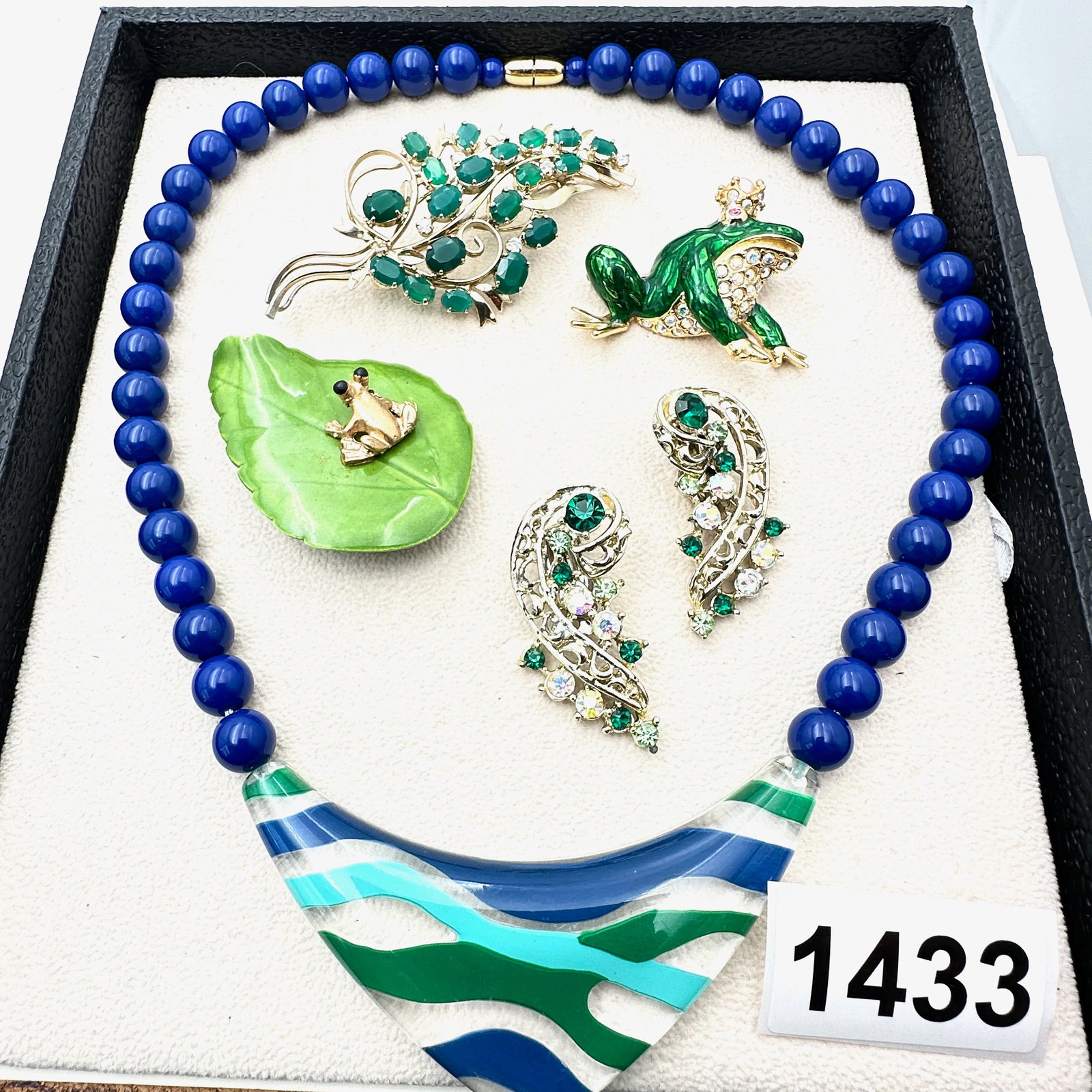 Vintage Jewelry Group Lot Blue Green Lucite Necklace Green Rhinestone Earrings Graziano Frog Brooch: Vintage Jewelry Group Lot Blue Green Lucite Necklace Green Rhinestone Earrings Graziano Frog Brooch