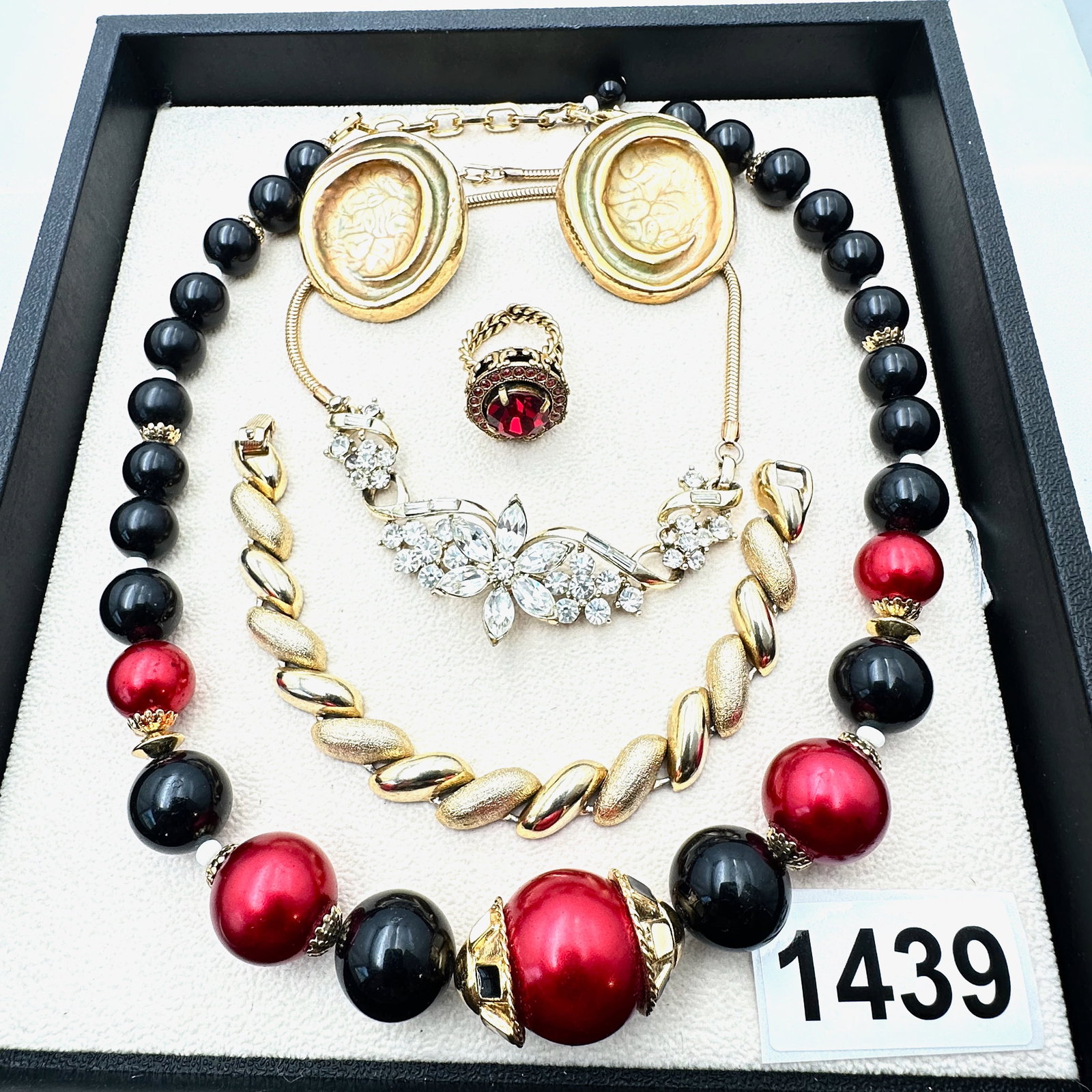 Vintage Jewelry Group Lot Red Black Bead Necklace Rhinestone Necklace Bracelet Clip Earrings Red (1 of 2)