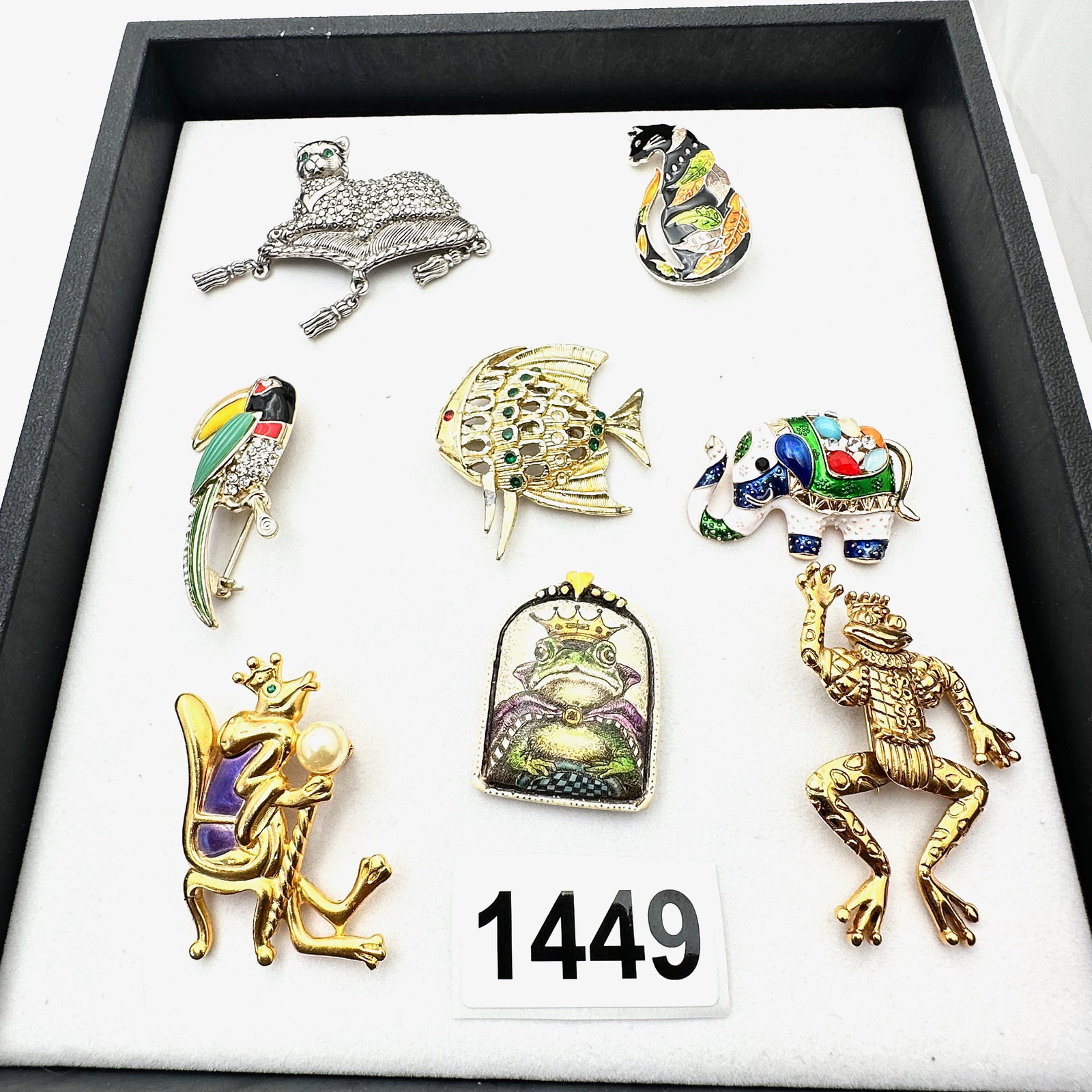Vintage Jewelry Group Lot Figural Brooches Pins Frogs Elephant Fish Cat Tropical Parrot Bird (1 of 2)