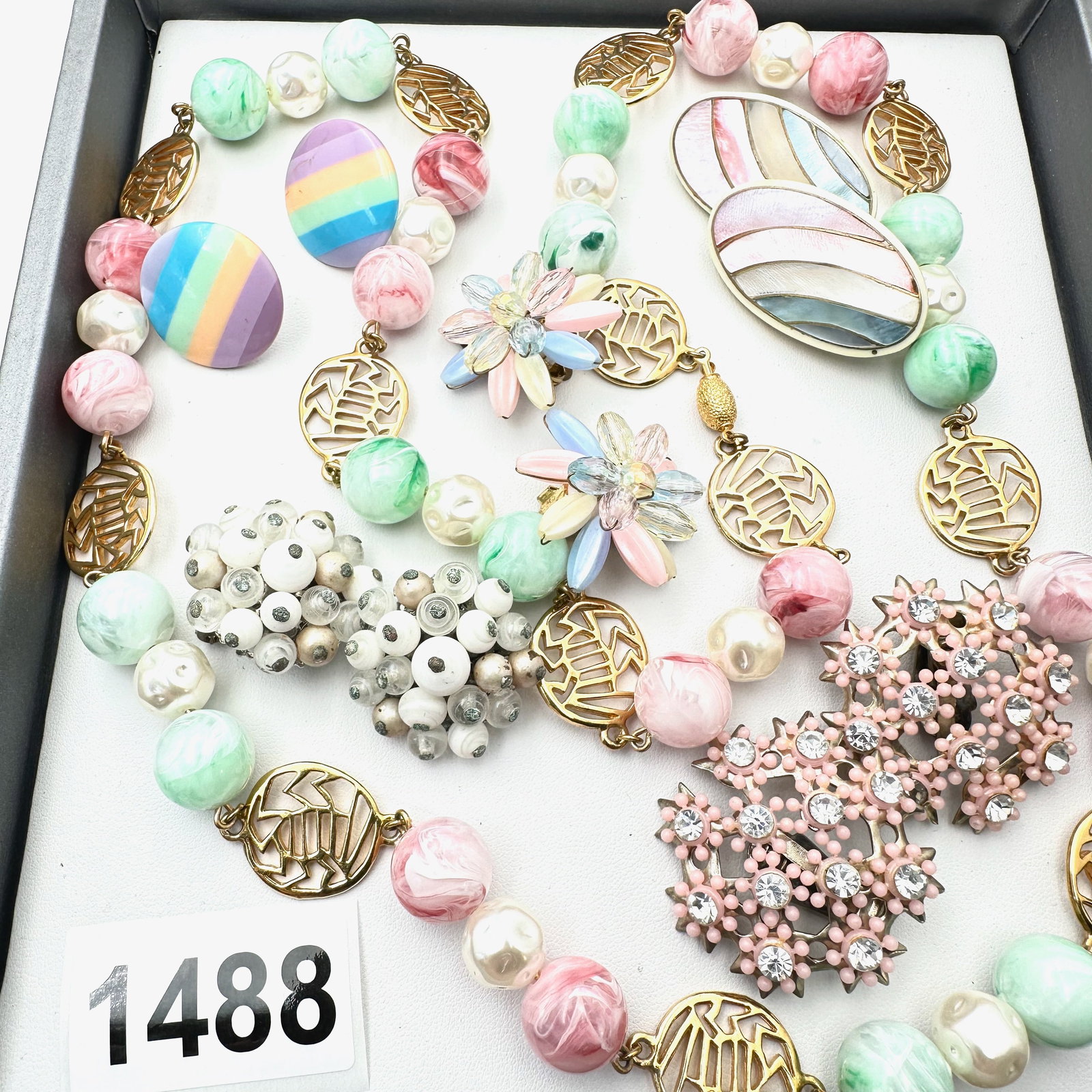 Vintage Jewelry Group Lot Pink Green Bead Gold Tone Necklace Clip Earrings Pastels Rhinestones: Vintage Jewelry Group Lot Pink Green Bead Gold Tone Necklace Clip Earrings Pastels Rhinestones