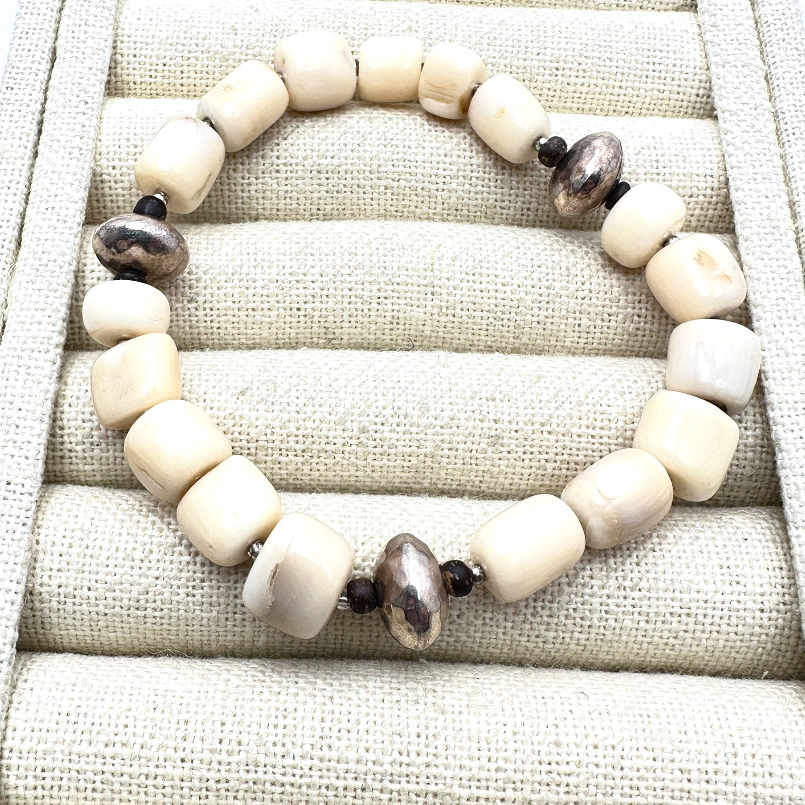 Hammered Sterling Silver Bead and Off White Stone Bead Bracelet Adjustable Size Stretch (1 of 2)