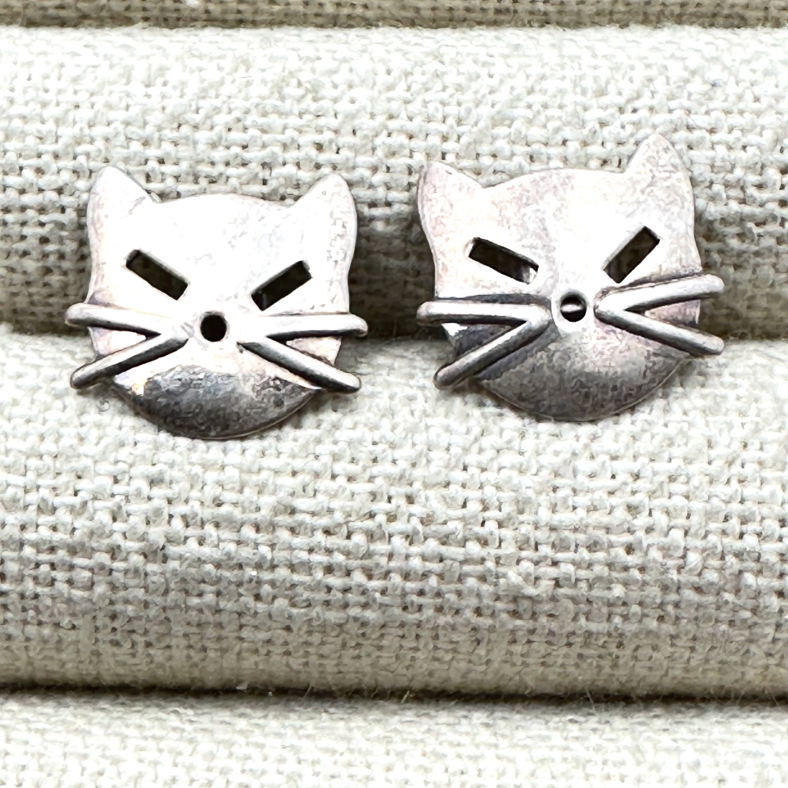 Vintage Sterling Silver Cat Design Post Pierced Earrings 3/4 Inch (1 of 2)