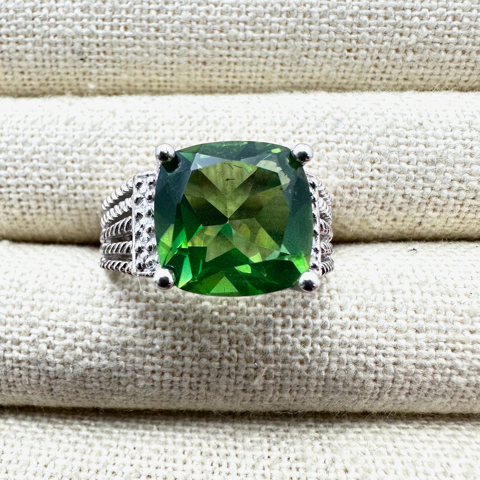 Green Gemstone Sterling Silver Ring Size 9 Weight 10 Grams (1 of 2)