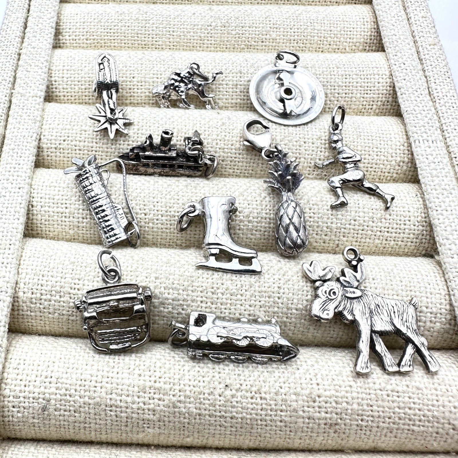 Vintage Lot of Sterling Silver Charms Pendant Total Weight 29 Grams (1 of 2)