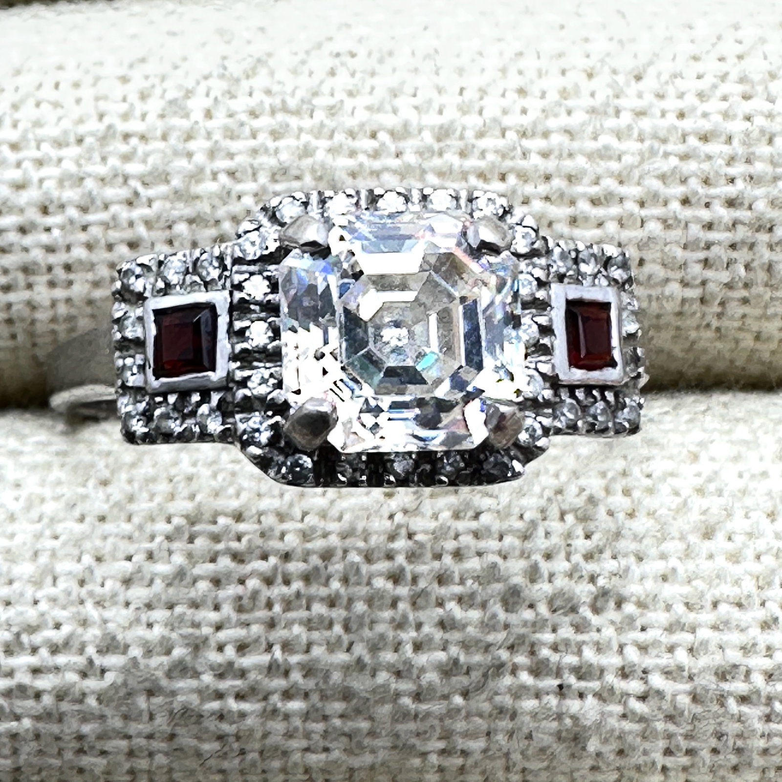 White and Red Gemstone Sterling Silver Ring Size 12 (1 of 2)