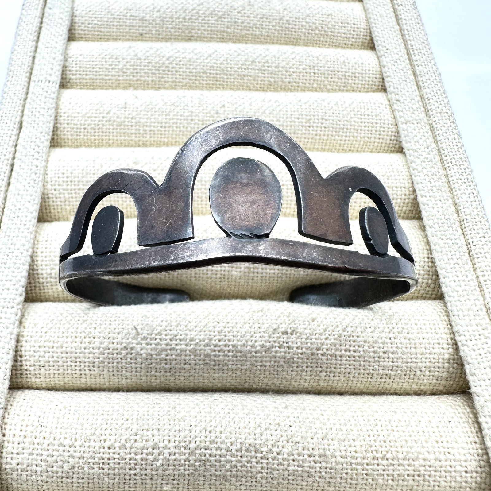 Vintage Sterling Silver Cuff Bracelet Looks Like a Crown 19 Grams Adjustable Size (1 of 2)