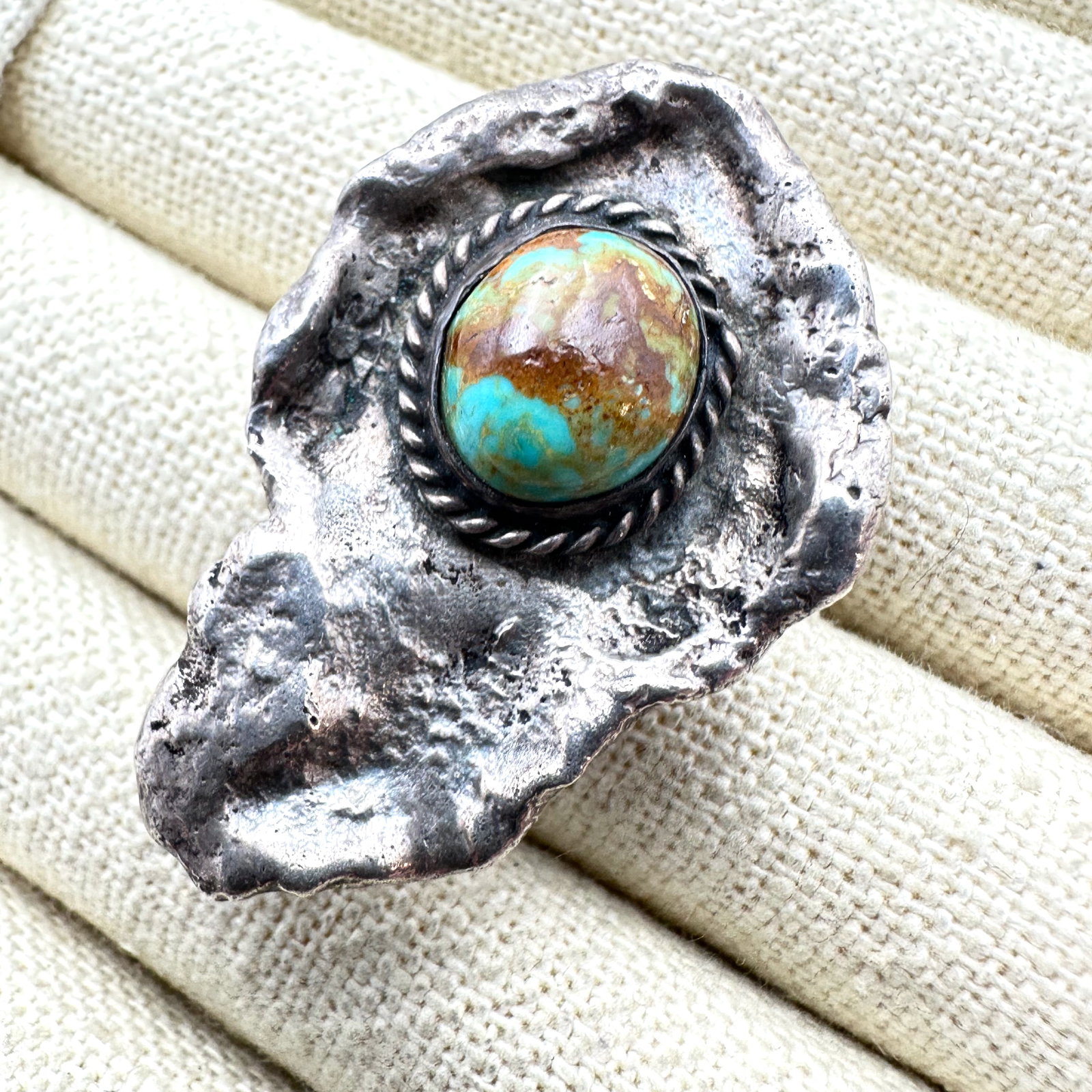 American Southwest Turquoise Sterling Silver Ring Size 9 Unique Design Weight 18 Grams (1 of 2)