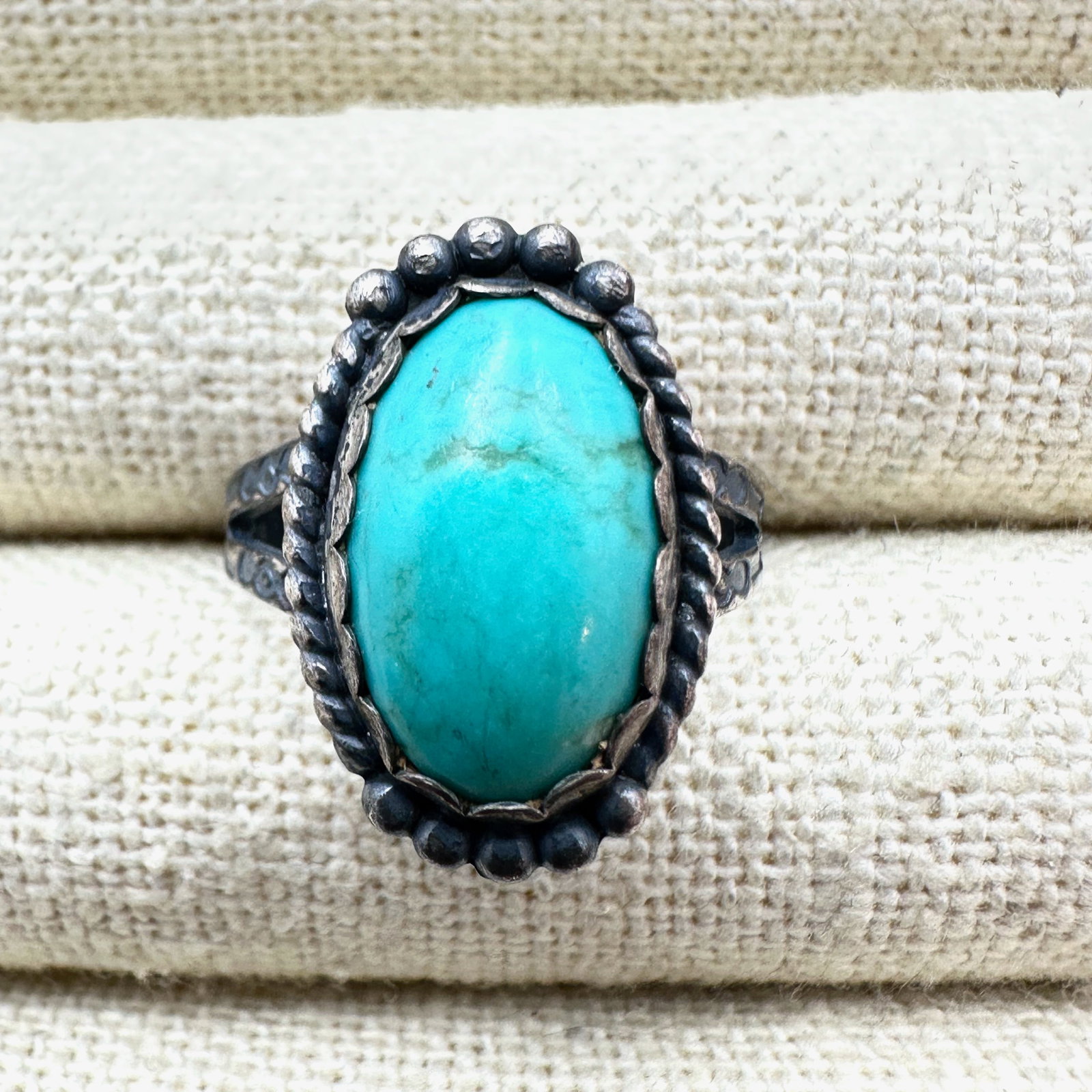 Vintage American Southwest Turquoise Sterling Silver Ring Size 8 (1 of 2)