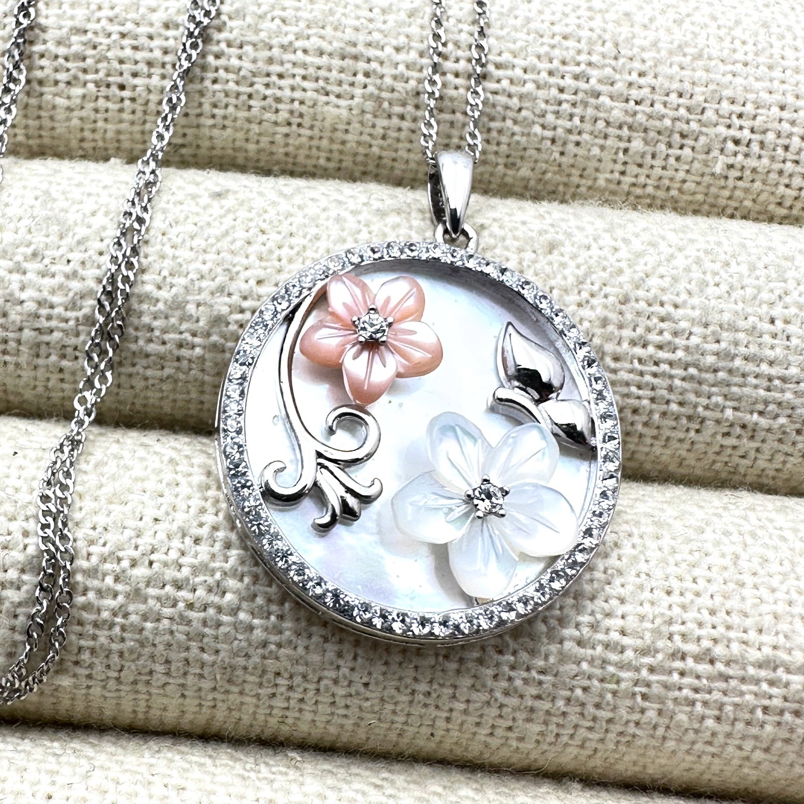 Mother of Pearl Flower Pendant Sterling Silver Chain 17 Inch: Mother of Pearl Flower Pendant Sterling Silver Chain 17 Inch