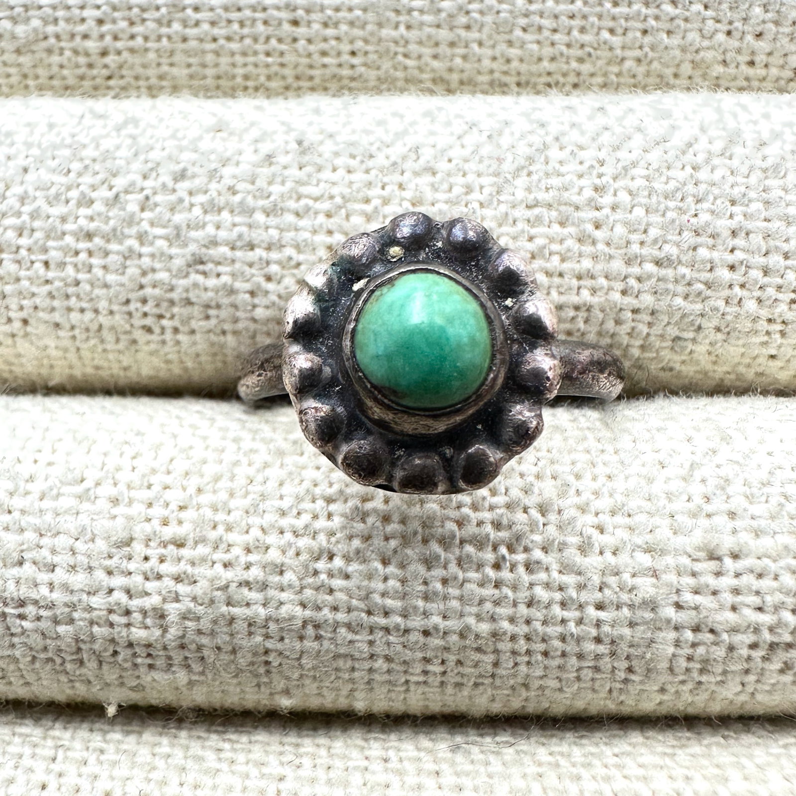 Vintage Native American Green Turquoise Sterling Silver Ring Size 7.5 (1 of 2)
