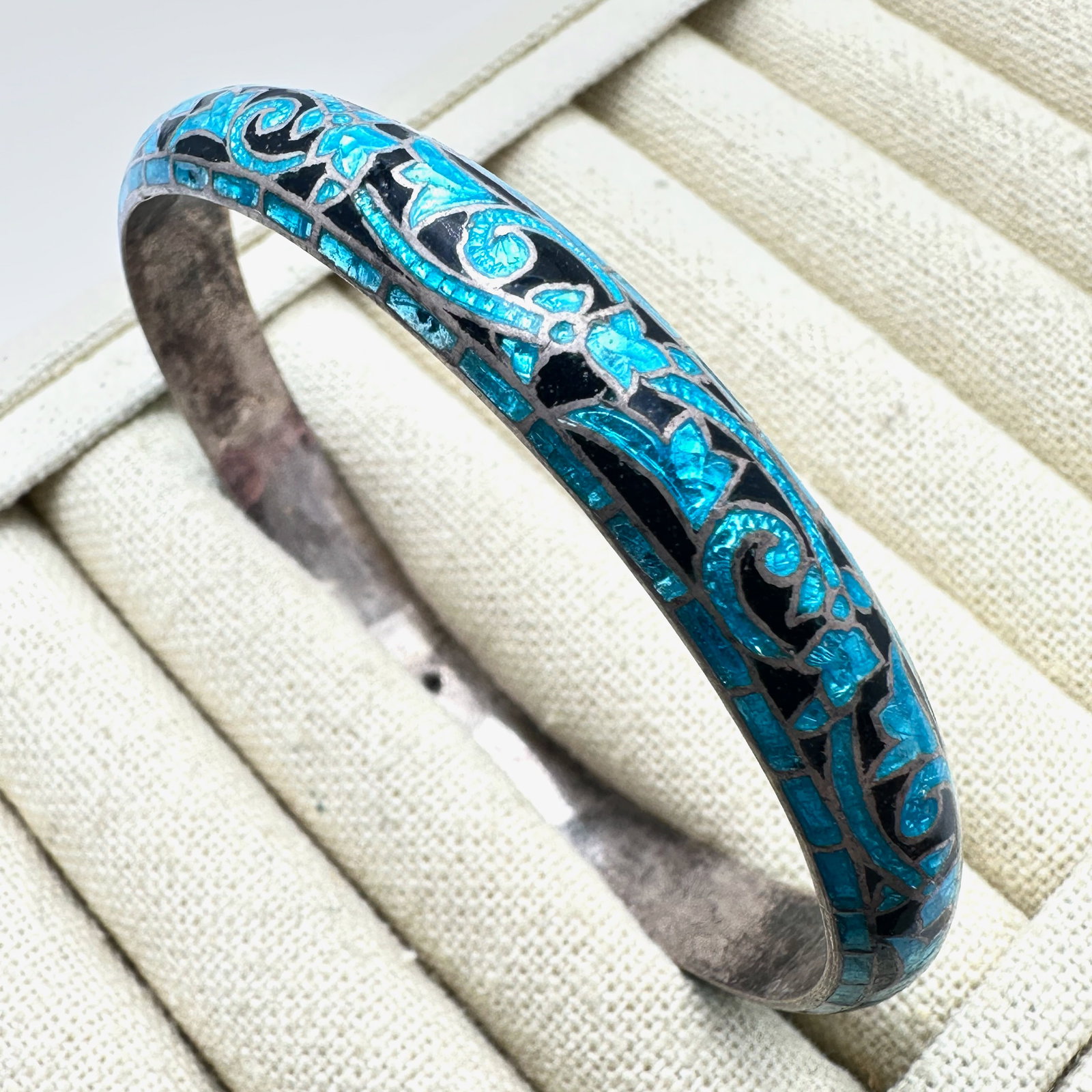 Vintage Blue Enamel 900 Silver Bangle Bracelet Beautiful Color 8 Inch Weight 19 Grams: Vintage Blue Enamel 900 Silver Bangle Bracelet Beautiful Color 8 Inch Weight 19 Grams