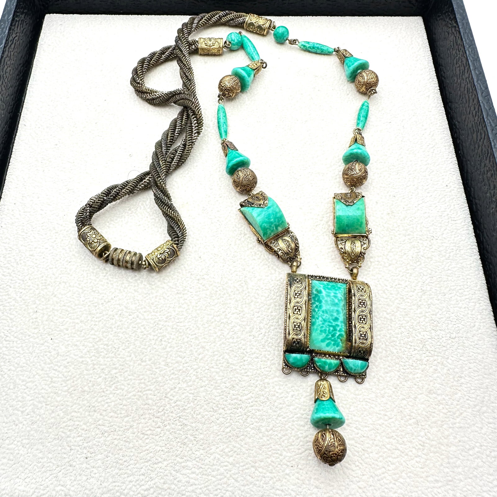 Vintage Unsigned Max Neiger Brothers? Green Peking Glass Pendant Necklace 28 Inch Length (1 of 2)