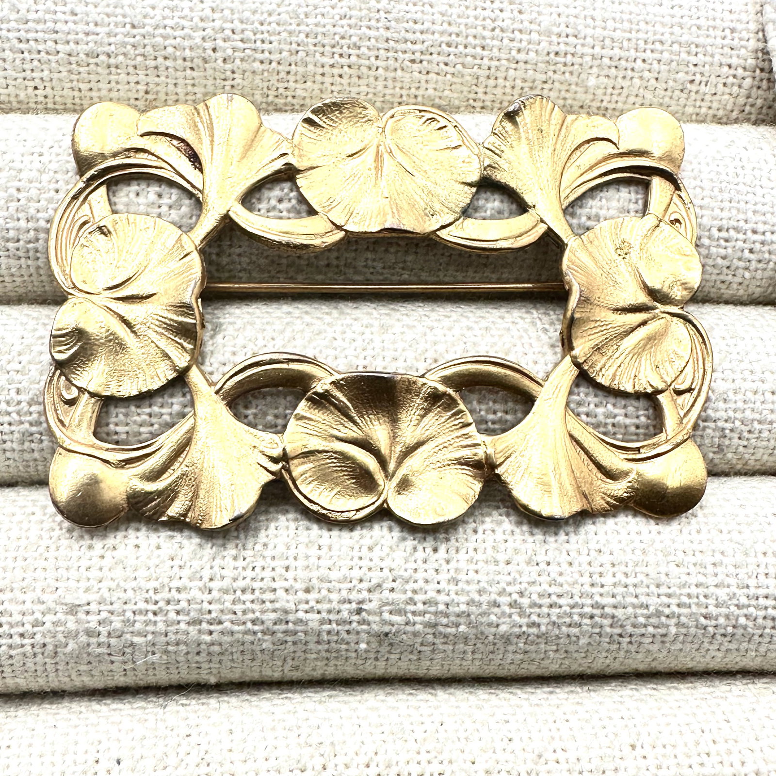 Vintage Art Nouveau Design Gold Tone Brooch Pin 2.25 Inch: Vintage Art Nouveau Design Gold Tone Brooch Pin 2.25 Inch