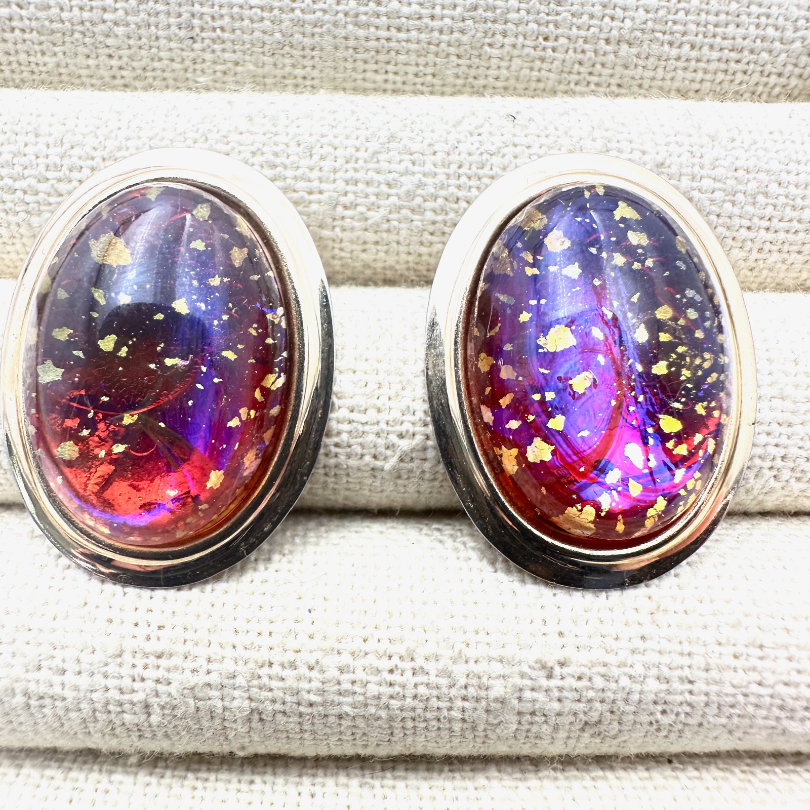 Vintage Dragons Breath Speckled Glass Cabochon Gold Tone Pierced Earrings 1.25 Inch: Vintage Dragons Breath Speckled Glass Cabochon Gold Tone Pierced Earrings 1.25 Inch