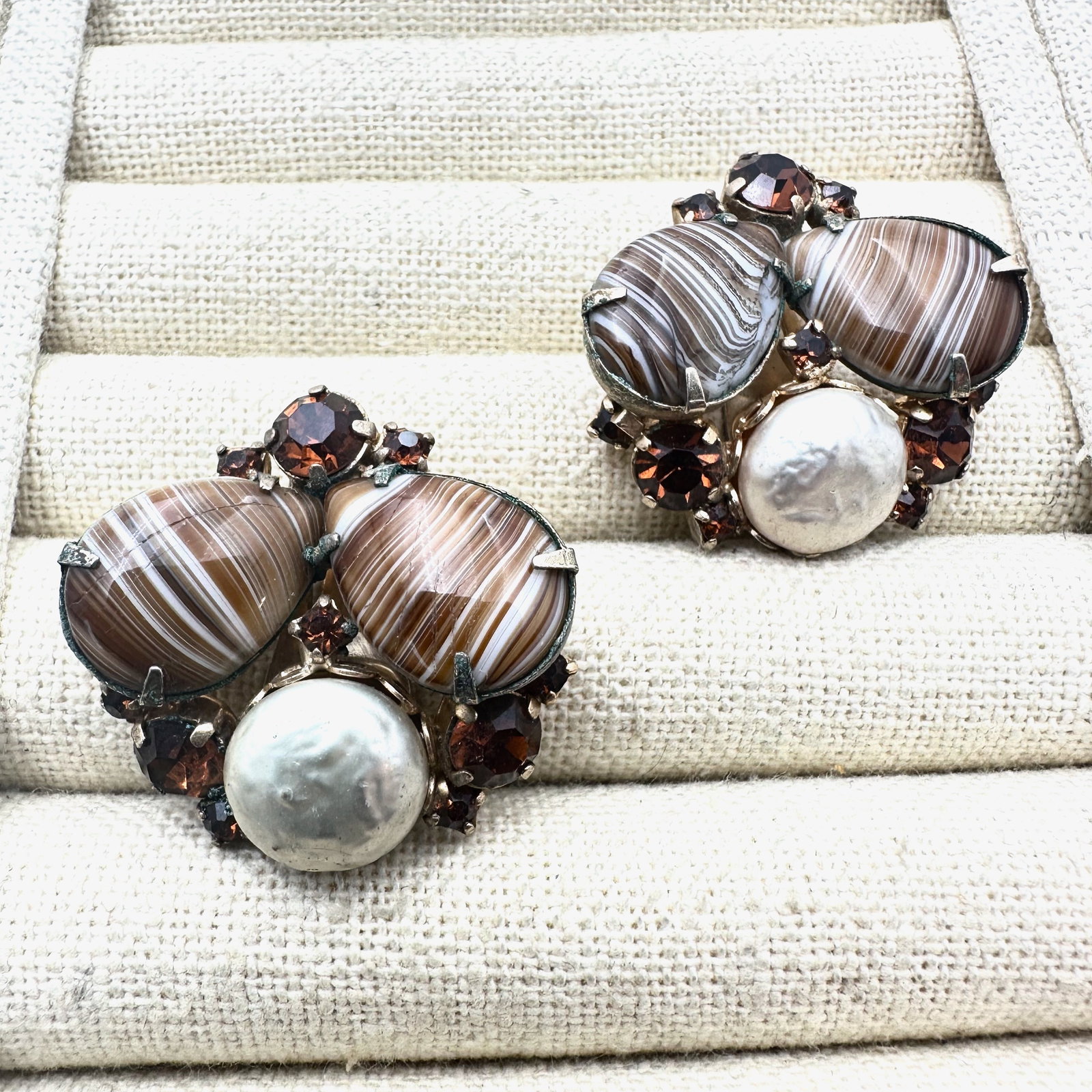 Vintage Schreiner? Striped Glass Rhinestone Baroque Pearl Gold Tone Clip Earrings 1.5 Inch: Vintage Schreiner? Striped Glass Rhinestone Baroque Pearl Gold Tone Clip Earrings 1.5 Inch