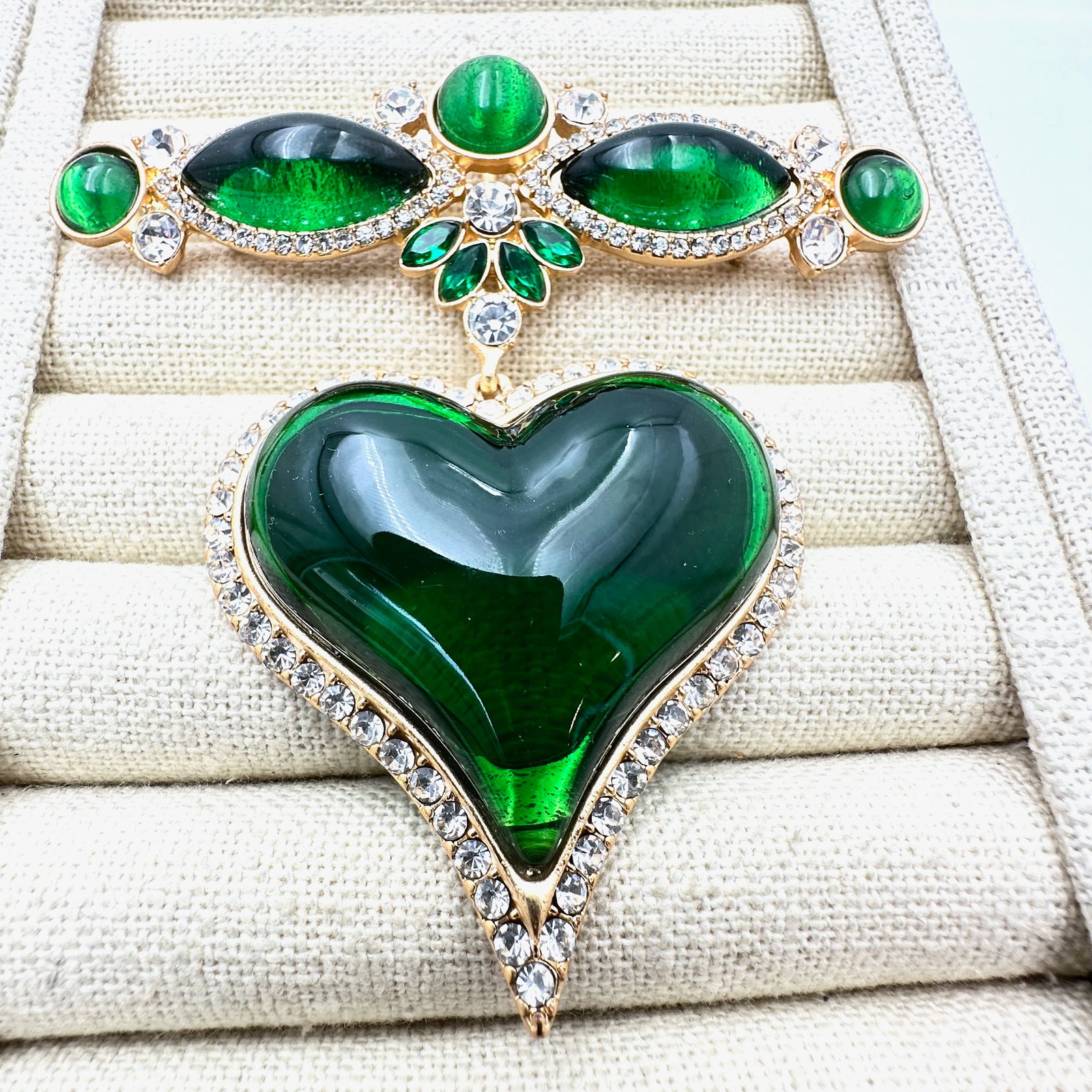 Gripoix Glass Style Green Heart Brooch Pin Pendant 3 Inch Nice Heavy Quality: Gripoix Glass Style Green Heart Brooch Pin Pendant 3 Inch Nice Heavy Quality