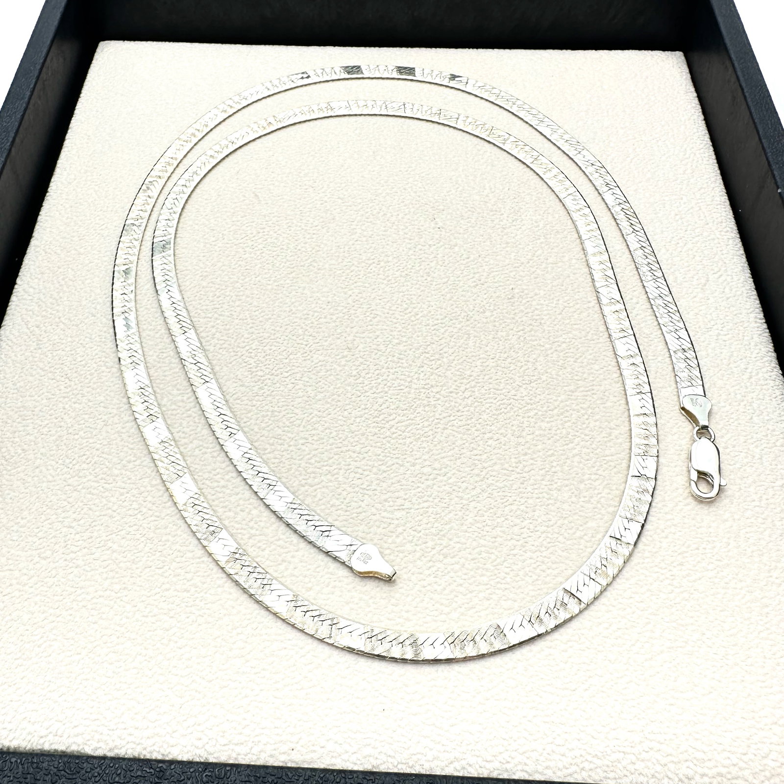 Milor Italy Sterling Silver Chain Diamond Cut Design 28 Inch Length Weight 25 Grams: Milor Italy Sterling Silver Chain Diamond Cut Design 28 Inch Length Weight 25 Grams
