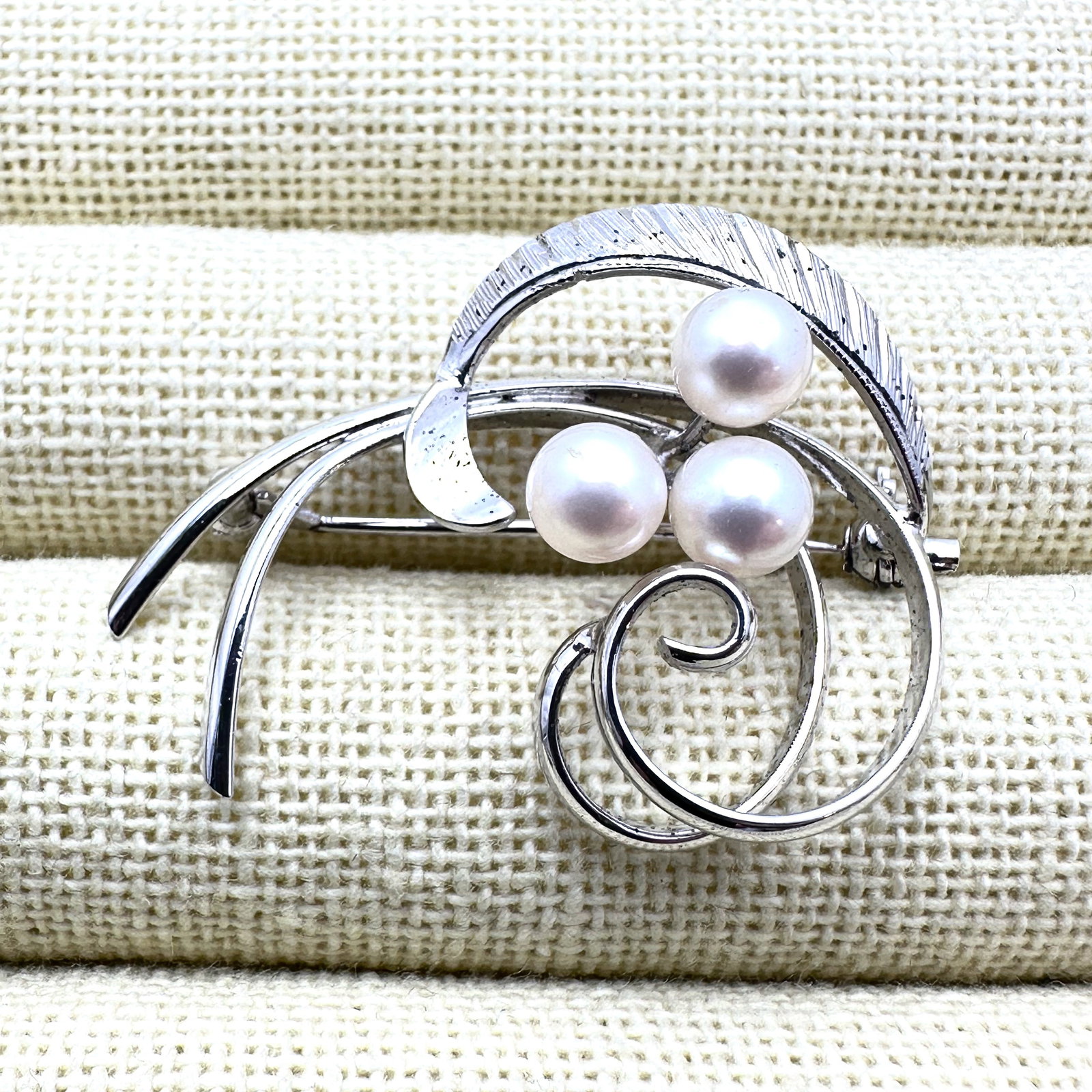 Vintage Delicate Pearl Sterling Silver Brooch Pin 1.5 Inch: Vintage Delicate Pearl Sterling Silver Brooch Pin 1.5 Inch