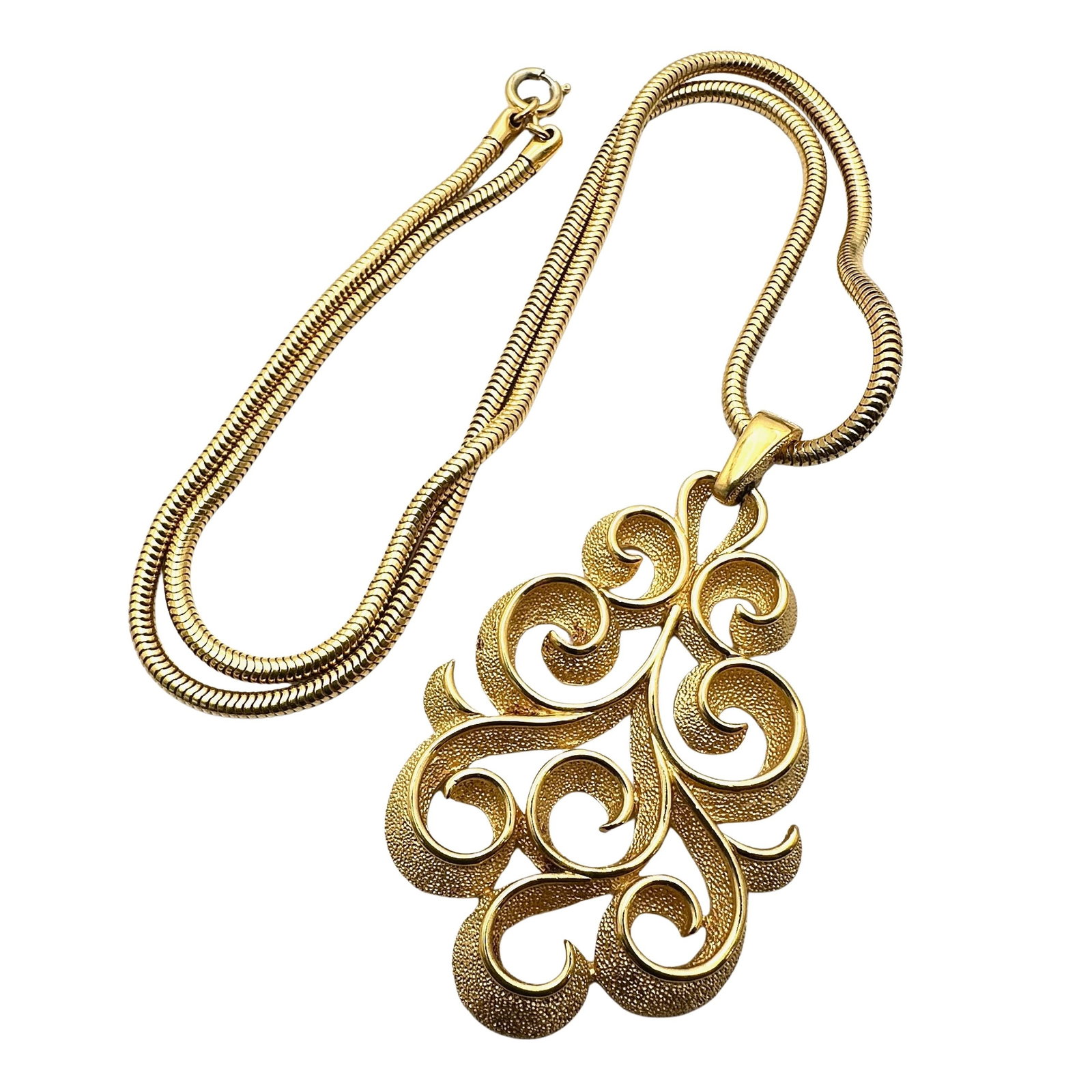 Vintage Trifari Gold Tone Pendant Necklace 24 Inch Chain (1 of 2)