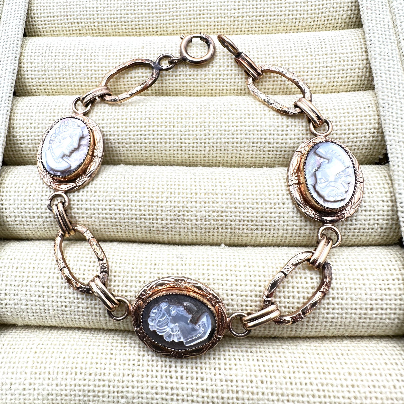 Vintage 12K Gold filled Carved Shell Cameo Bracelet 7.5 Inch (1 of 2)