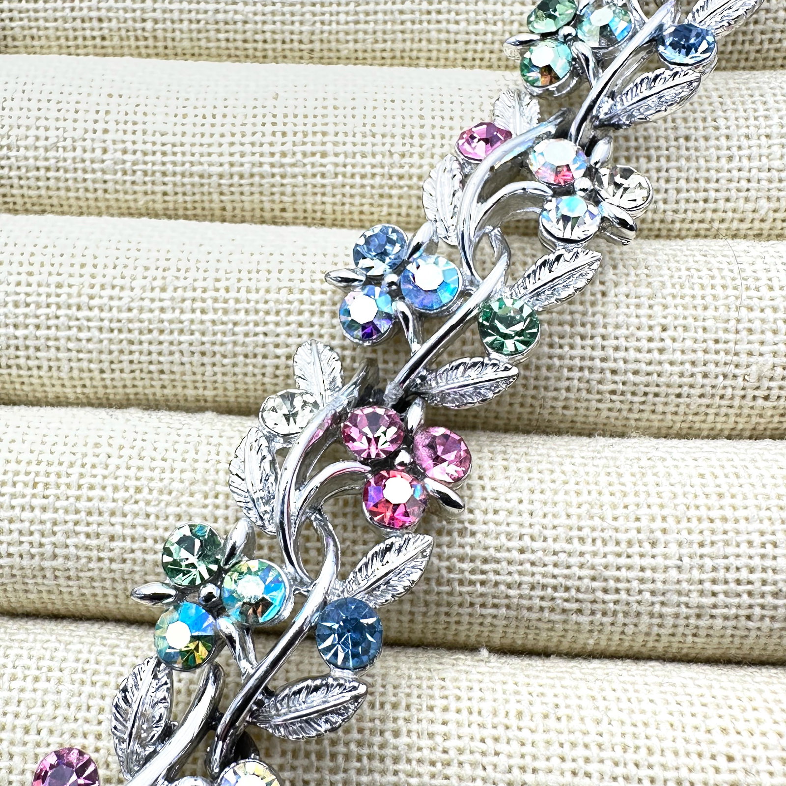 Vintage Lisner Pastel Glass Rhinestone Silver Tone Bracelet 7 Inch (1 of 2)