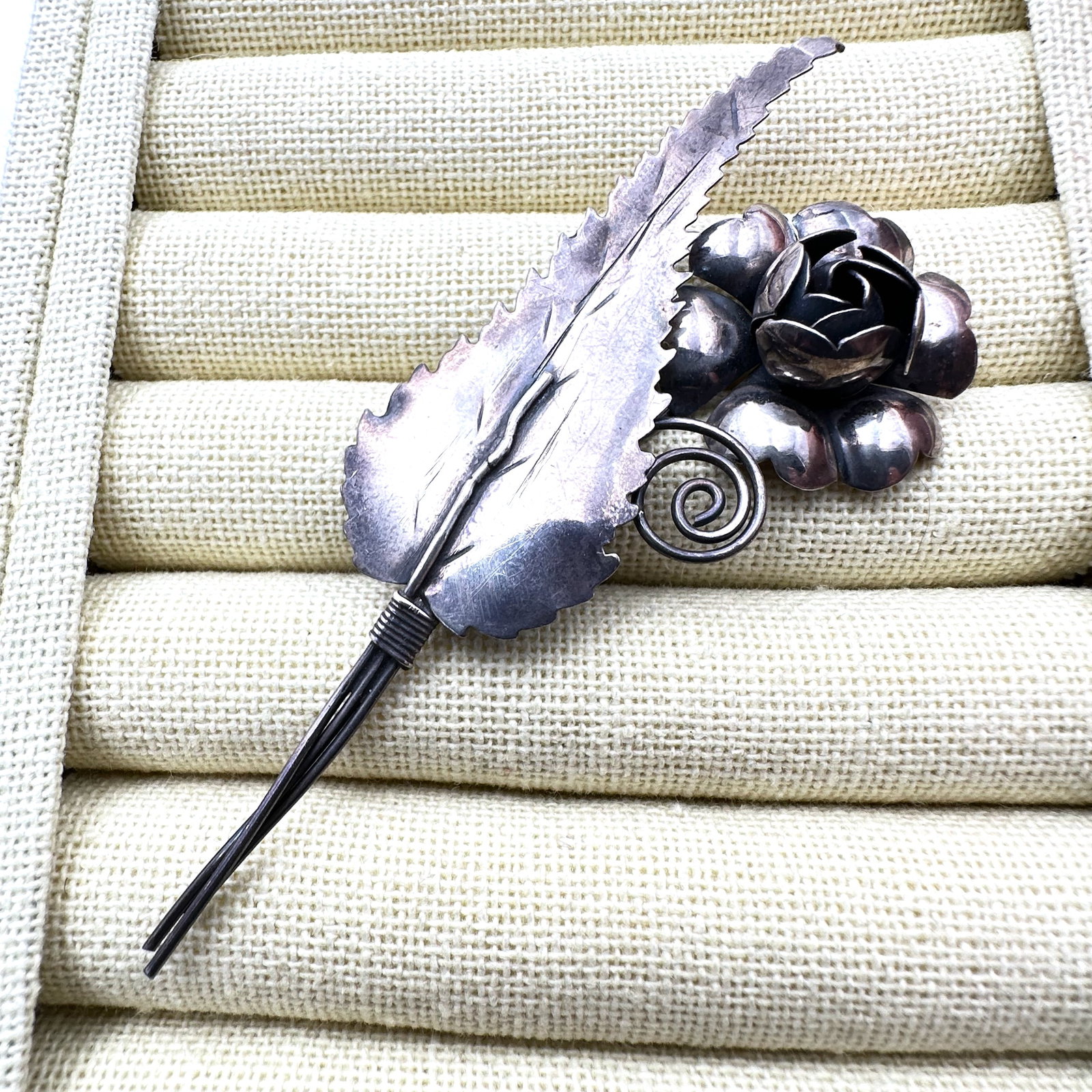 Vintage Sterling Silver Flower Brooch Pin 3.75 Inch Weight 10 Grams: Vintage Sterling Silver Flower Brooch Pin 3.75 Inch Weight 10 Grams