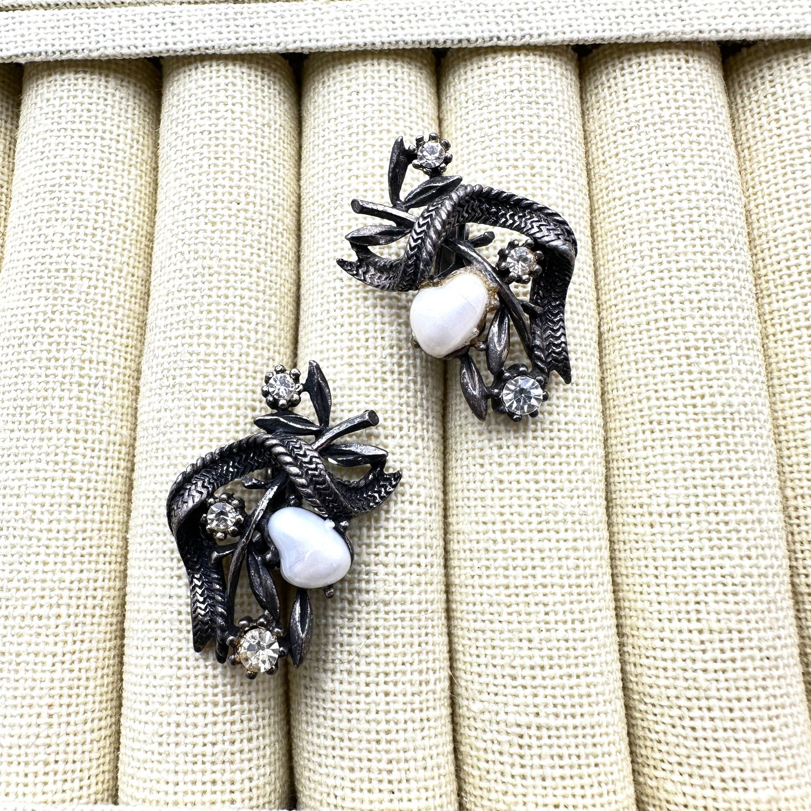 Vintage Coro "Baby Teeth" Stones and Rhinestone Silver Tone Clip Earrings (1 of 2)