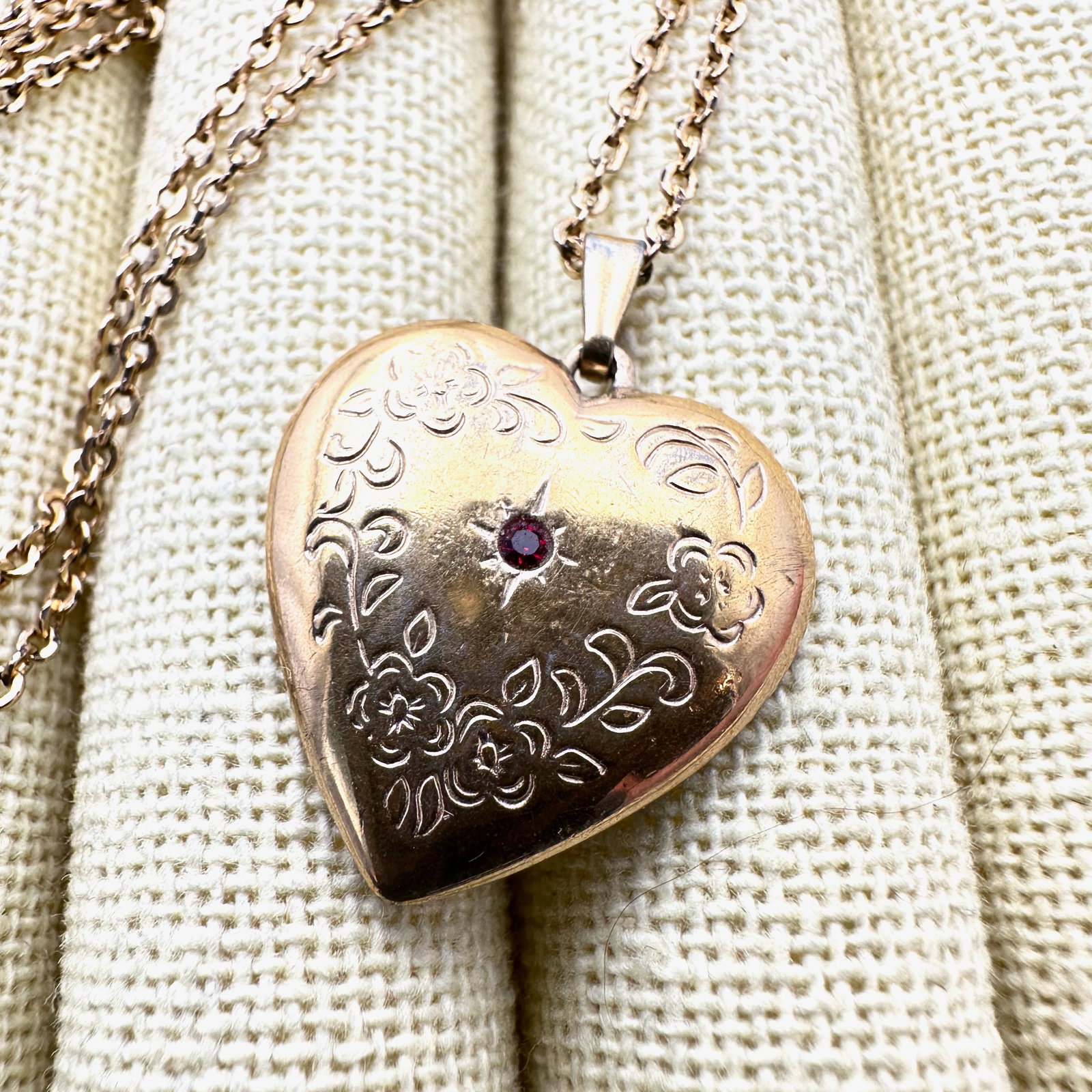 Vintage 14K Gold Filled Heart Pendant Necklace 17 Inch Chain: Vintage 14K Gold Filled Heart Pendant Necklace 17 Inch Chain