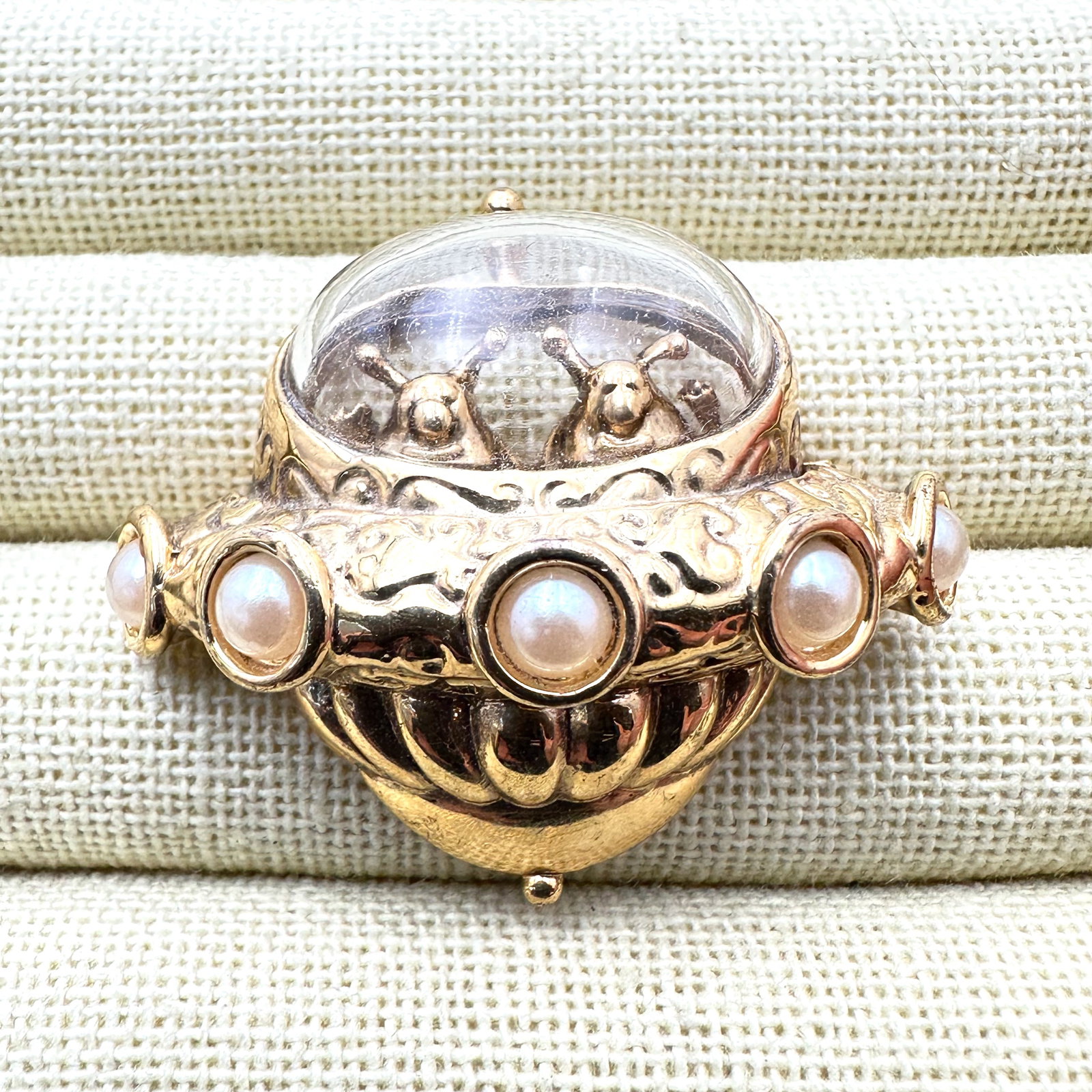 Vintage Funny UFO Unidentified Flying Object Space Ship Gold Tone Brooch Pin 2 Inch: Vintage Funny UFO Unidentified Flying Object Space Ship Gold Tone Brooch Pin 2 Inch