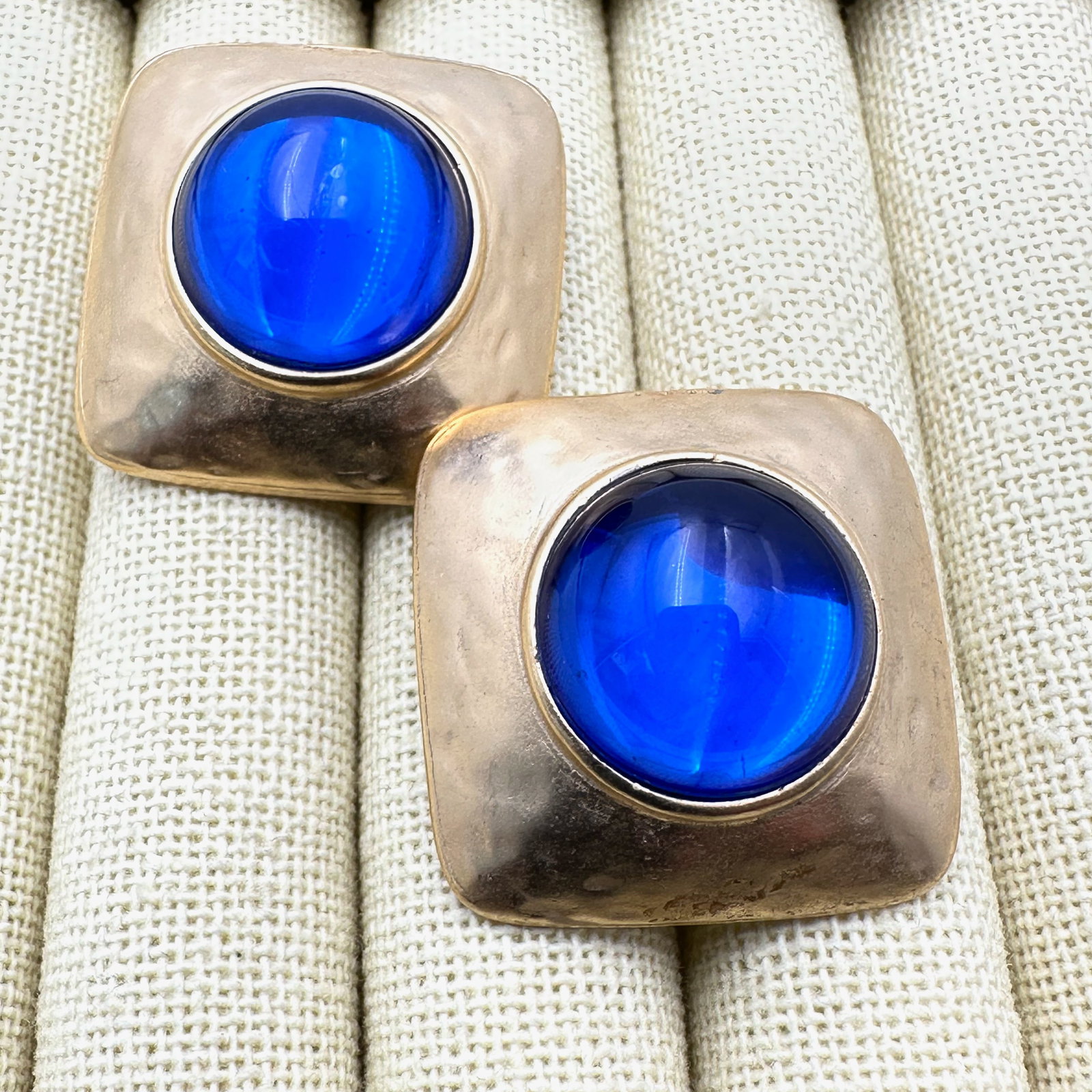 Vintage 1980s Era Blue Glass Headlight Stones Matte Gold Tone Clip Earrings 1.25 Inch (1 of 2)