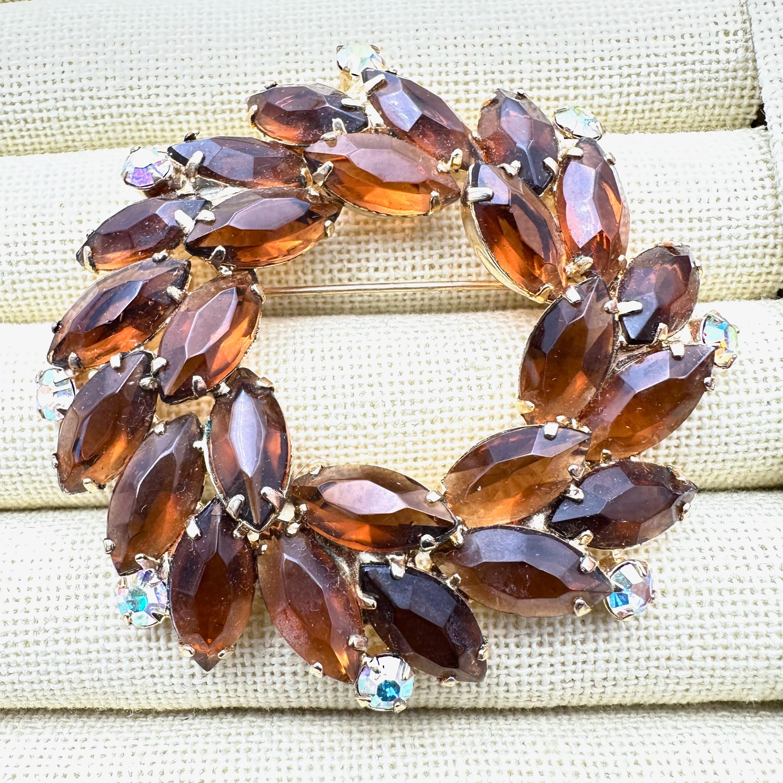 Vintage Juliana? Amber Aurora Borealis Glass Rhinestone Gold Tone Brooch Pin 2.5 Inch: Vintage Juliana? Amber Aurora Borealis Glass Rhinestone Gold Tone Brooch Pin 2.5 Inch