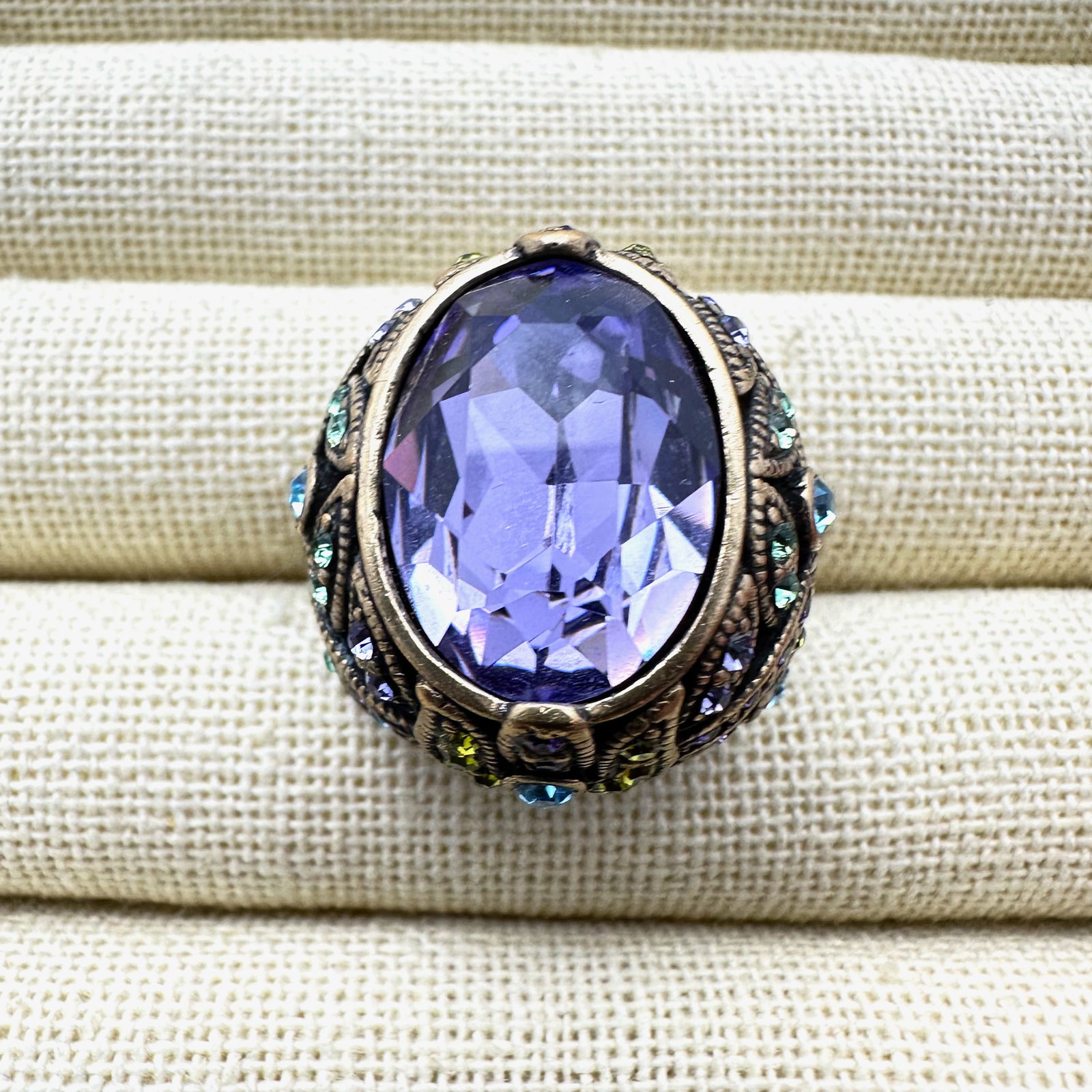 Vintage Heidi Daus Purple Multicolor Antiqued Gold Tone Ring Size 7 (1 of 2)