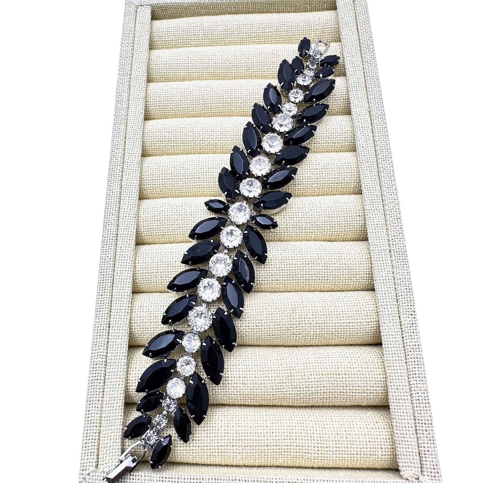 Vintage Weiss Black and Clear Glass Rhinestone Silver Tone Bracelet 7 Inch Length: Vintage Weiss Black and Clear Glass Rhinestone Silver Tone Bracelet 7 Inch Length