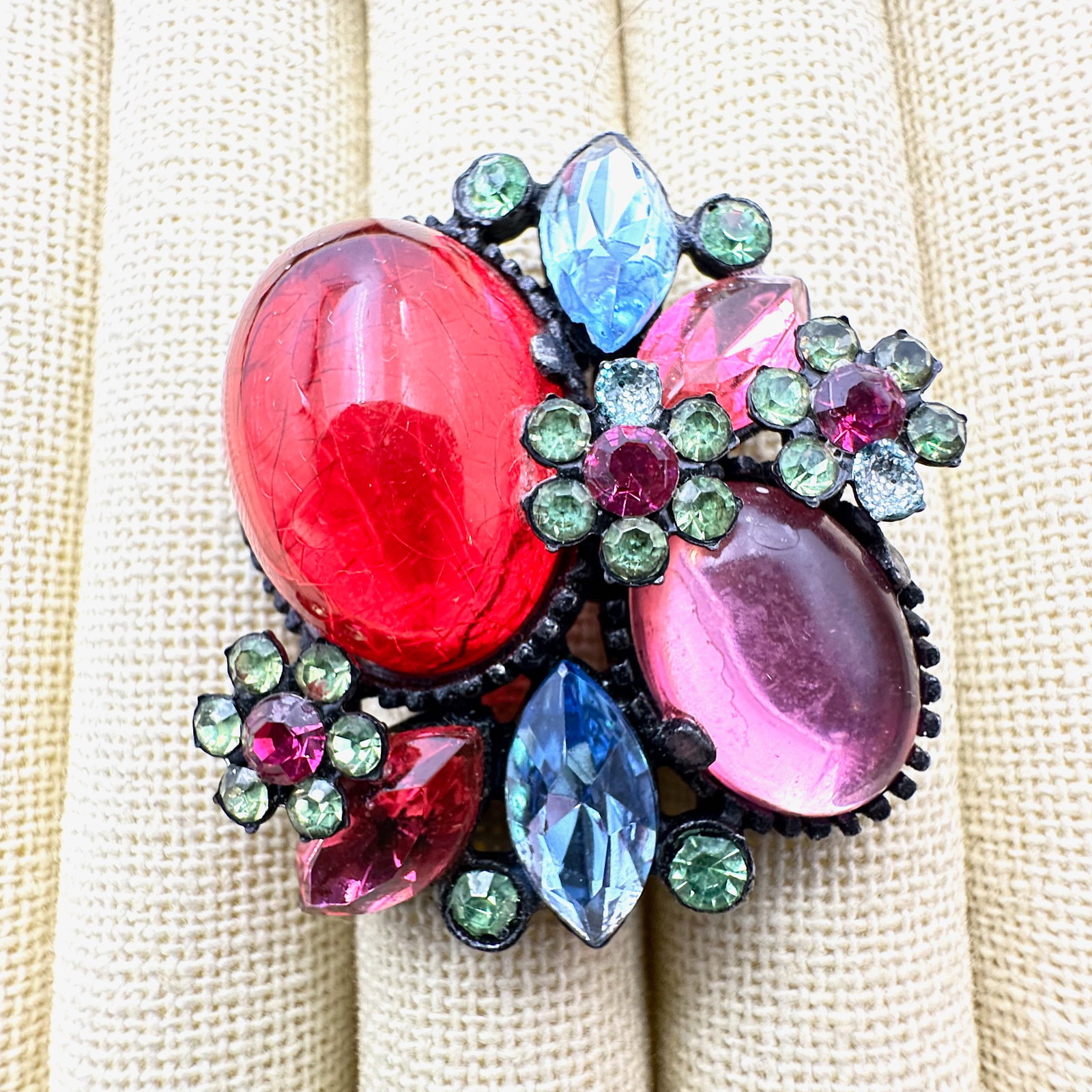 Vintage Multicolor Glass Rhinestone Black Japanned Metal Brooch Pin 2 Inch: Vintage Multicolor Glass Rhinestone Black Japanned Metal Brooch Pin 2 Inch