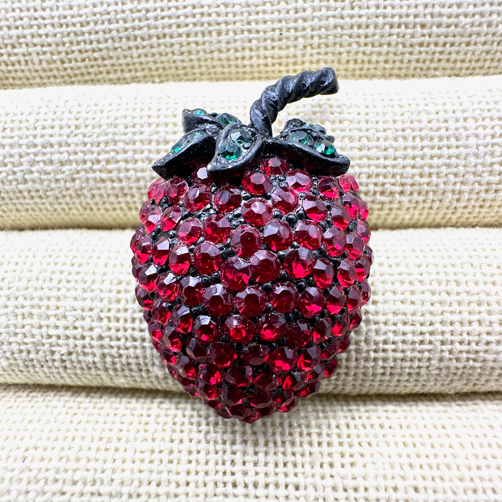 Vintage Weiss Red Rhinestone Strawberry Brooch Pin 1.5 Inch Black Japanned Metal (1 of 2)