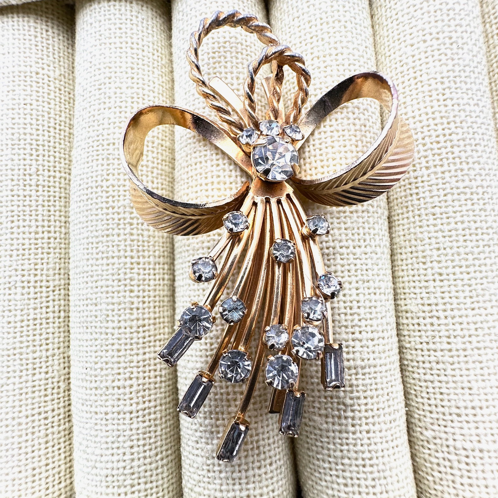 Vintage Gold Plated Clear Rhinestone Brooch Pin 2.5 Inch: Vintage Gold Plated Clear Rhinestone Brooch Pin 2.5 Inch