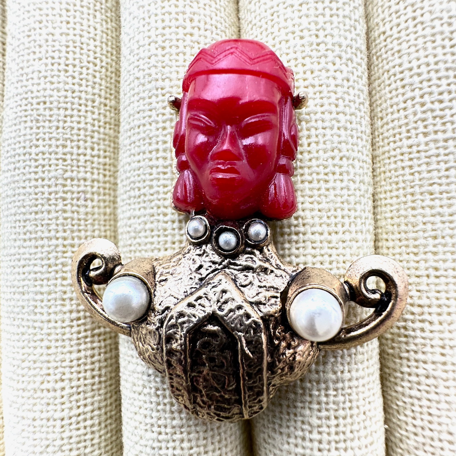 Vintage Asian Princess Gold Tone Brooch Pin 2 Inch: Vintage Asian Princess Gold Tone Brooch Pin 2 Inch