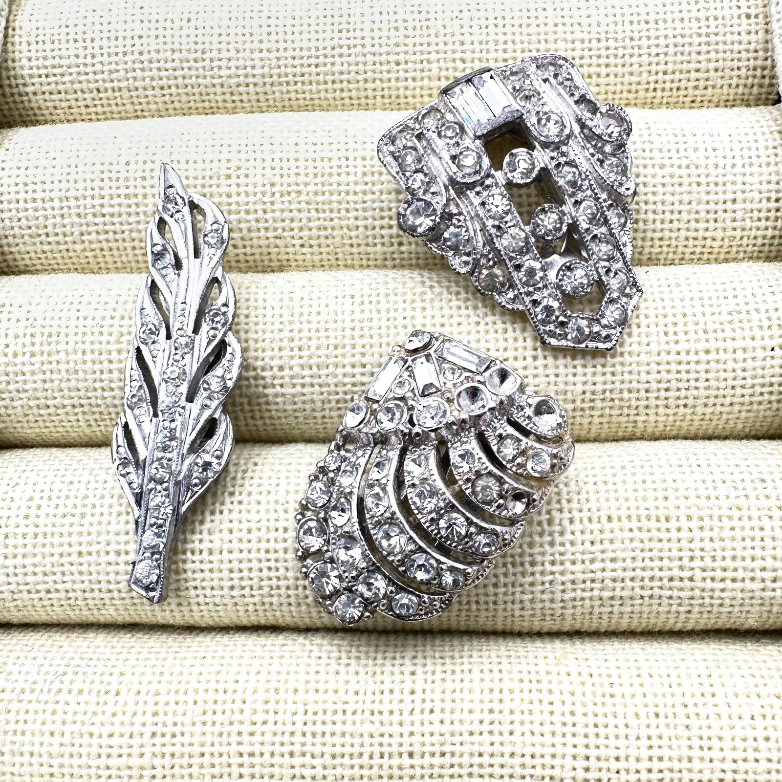 Antique Vintage Lot of Clear Rhinestone Silver Tone Fur Clips (1 of 2)