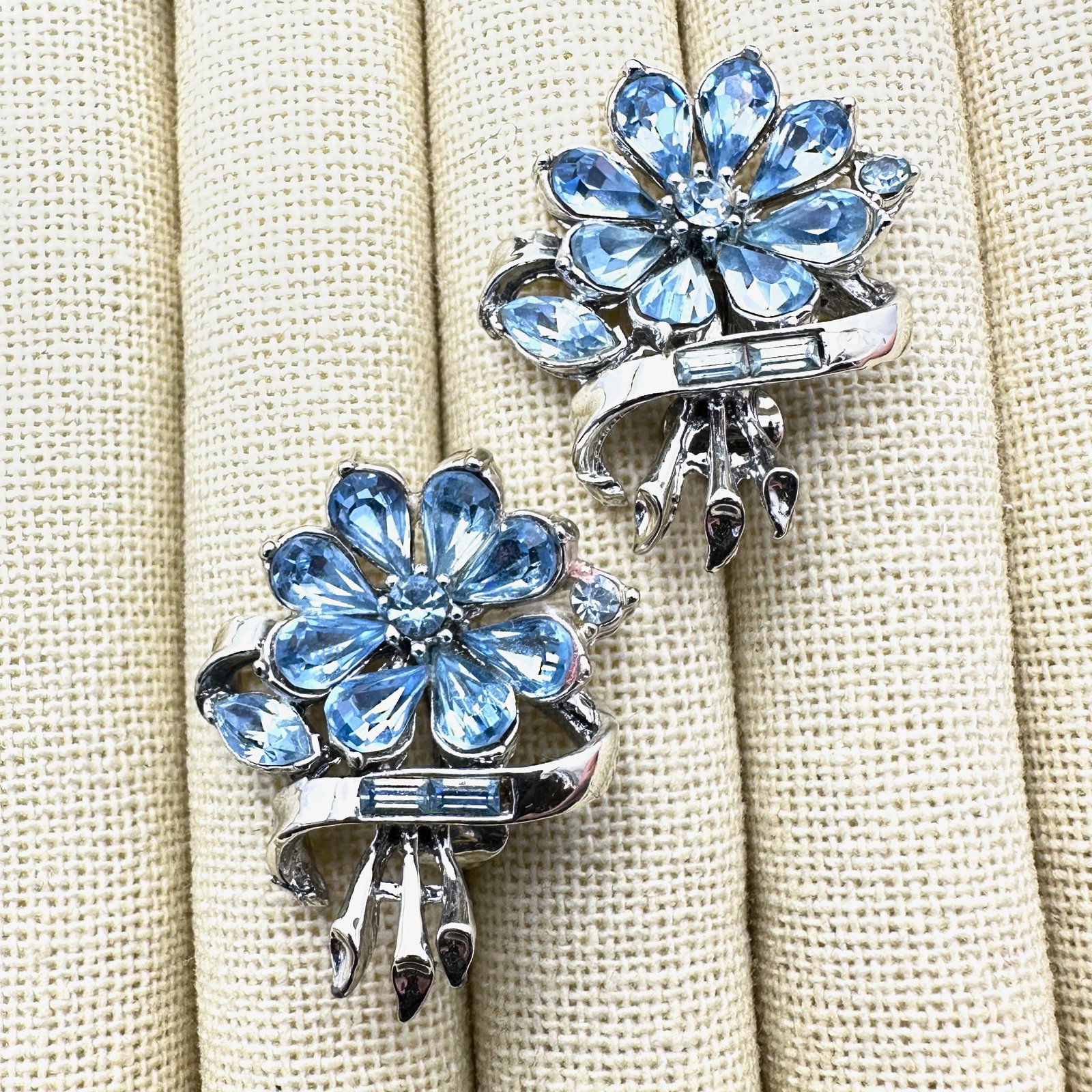 Vintage Coro Light Blue Glass Rhinestone Silver Tone Clip Earrings Flower Design 1.5 Inch (1 of 2)