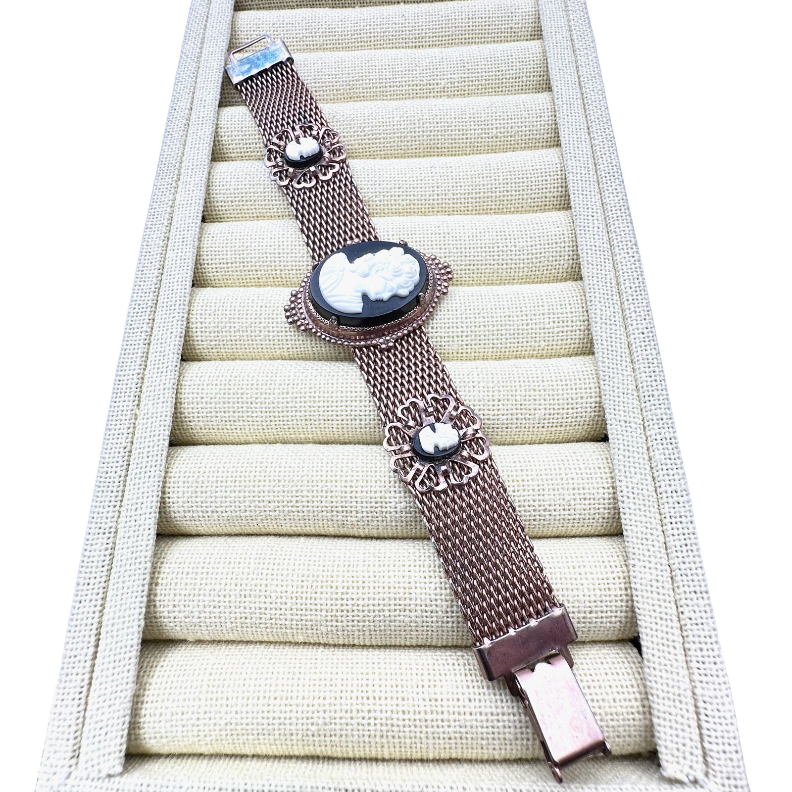 Vintage Black White Cameo Gold Tone Mesh Bracelet 6.5 Inch: Vintage Black White Cameo Gold Tone Mesh Bracelet 6.5 Inch