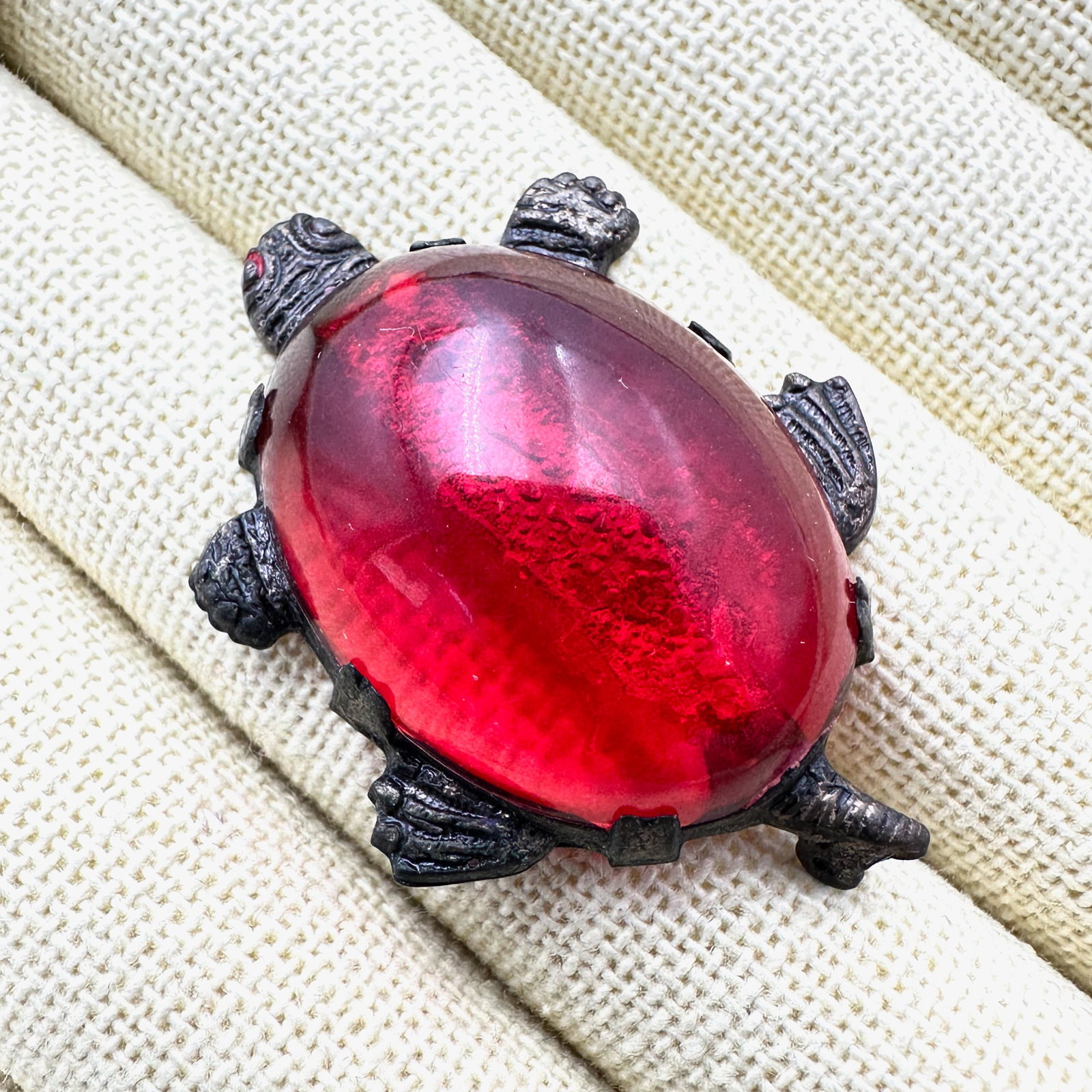 Vintage Early Red Plastic Turtle Brooch Pin 1.5 Inch: Vintage Early Red Plastic Turtle Brooch Pin 1.5 Inch