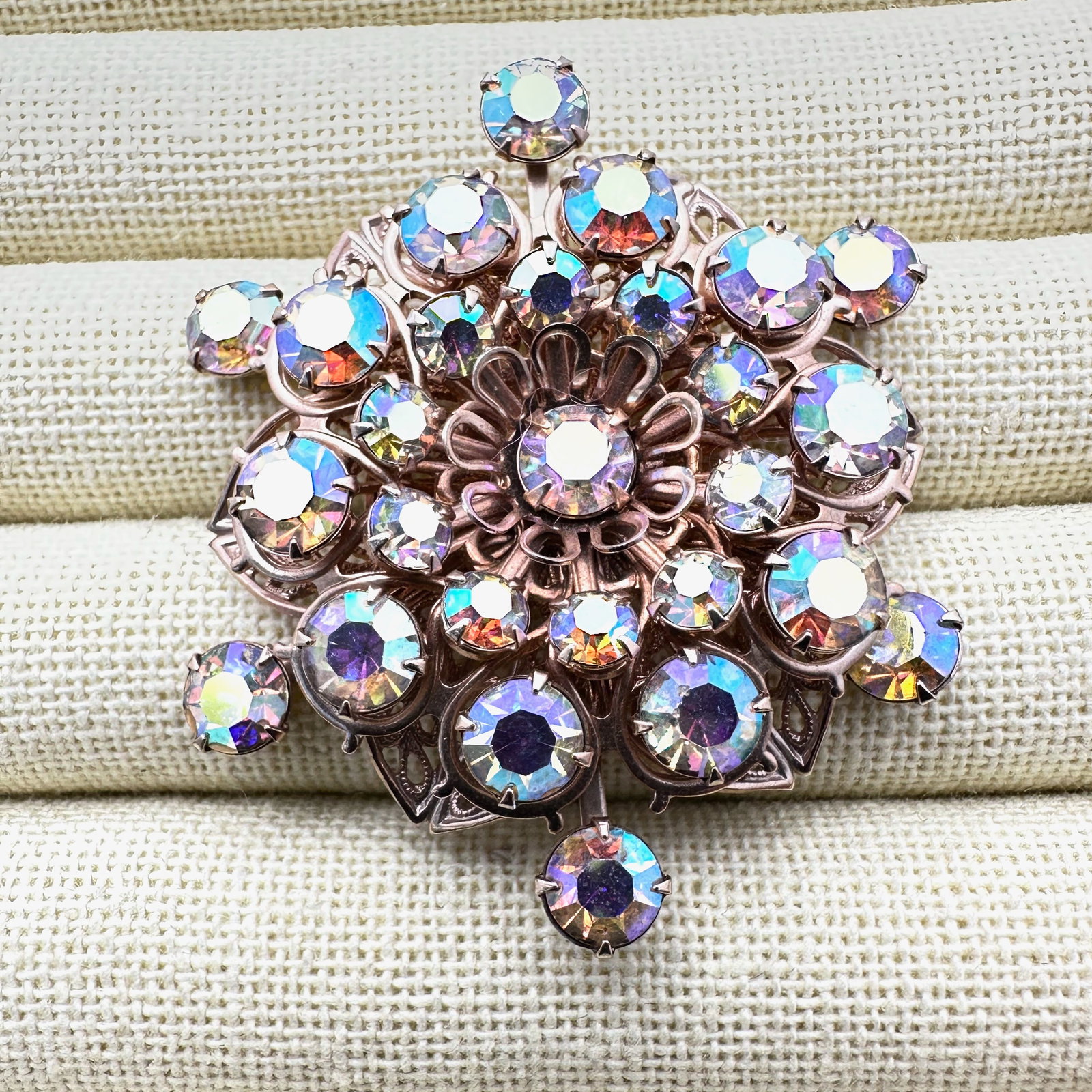 Vintage Aurora Borealis Glass Rhinestone Gold Tone Filigree Brooch Pin 2 Inch: Vintage Aurora Borealis Glass Rhinestone Gold Tone Filigree Brooch Pin 2 Inch