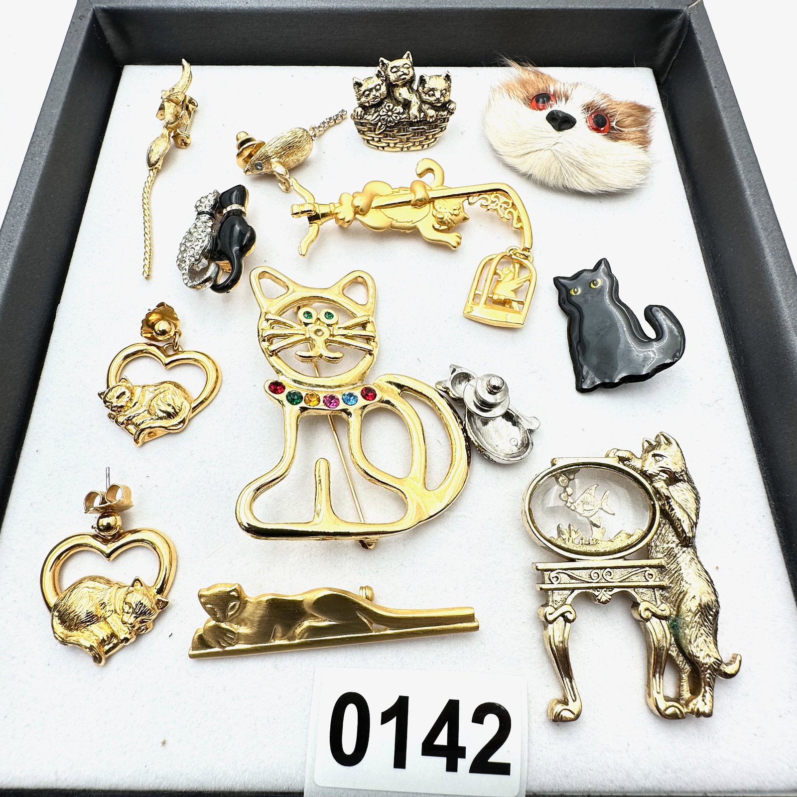 Vintage and Modern Jewelry Collection Group Figural Brooches Pins All Cats Even a Furry One!: Vintage and Modern Jewelry Collection Group Figural Brooches Pins All Cats Even a Furry One!