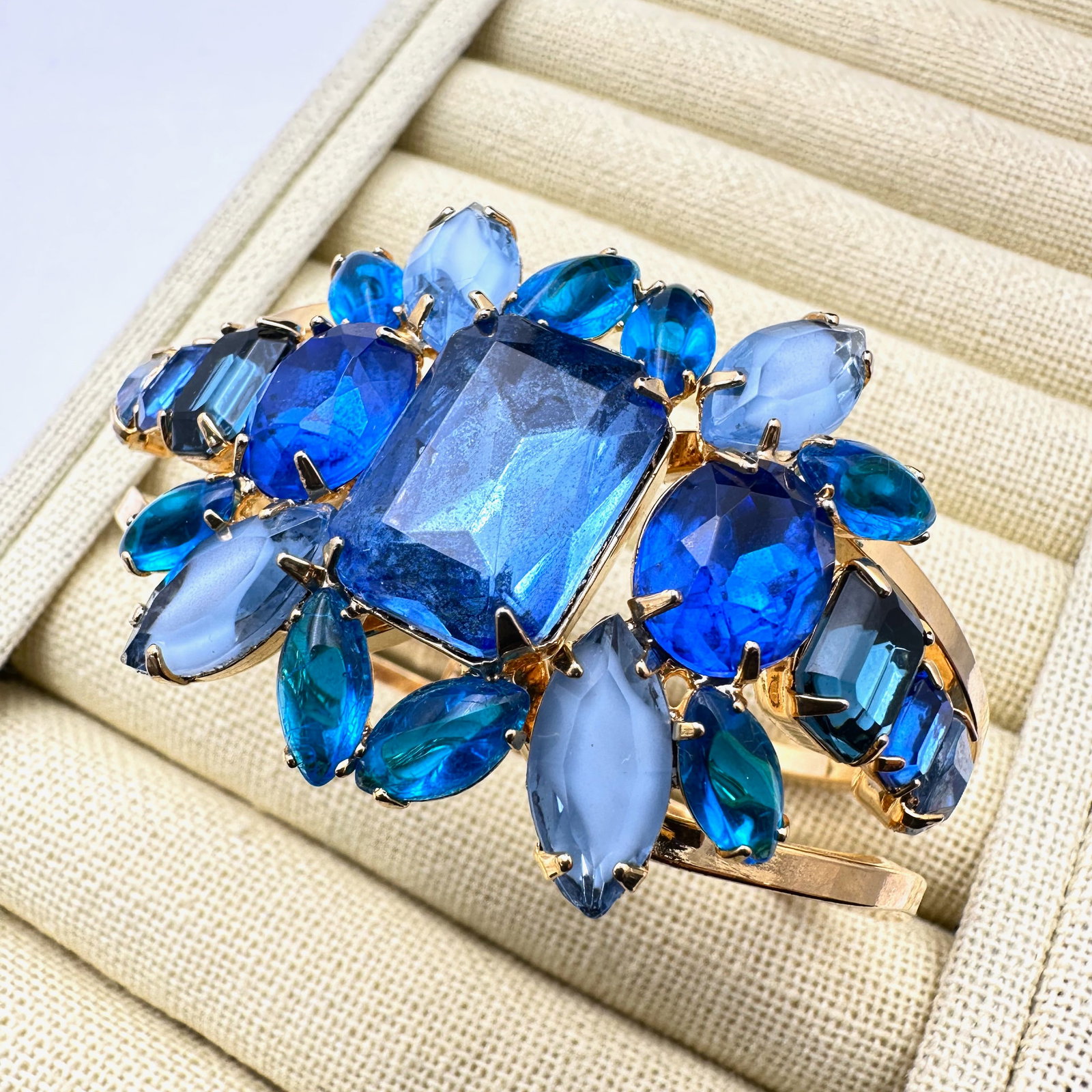 Vintage Blue Glass Rhinestone Gold Tone Clamper Bracelet: Vintage Blue Glass Rhinestone Gold Tone Clamper Bracelet