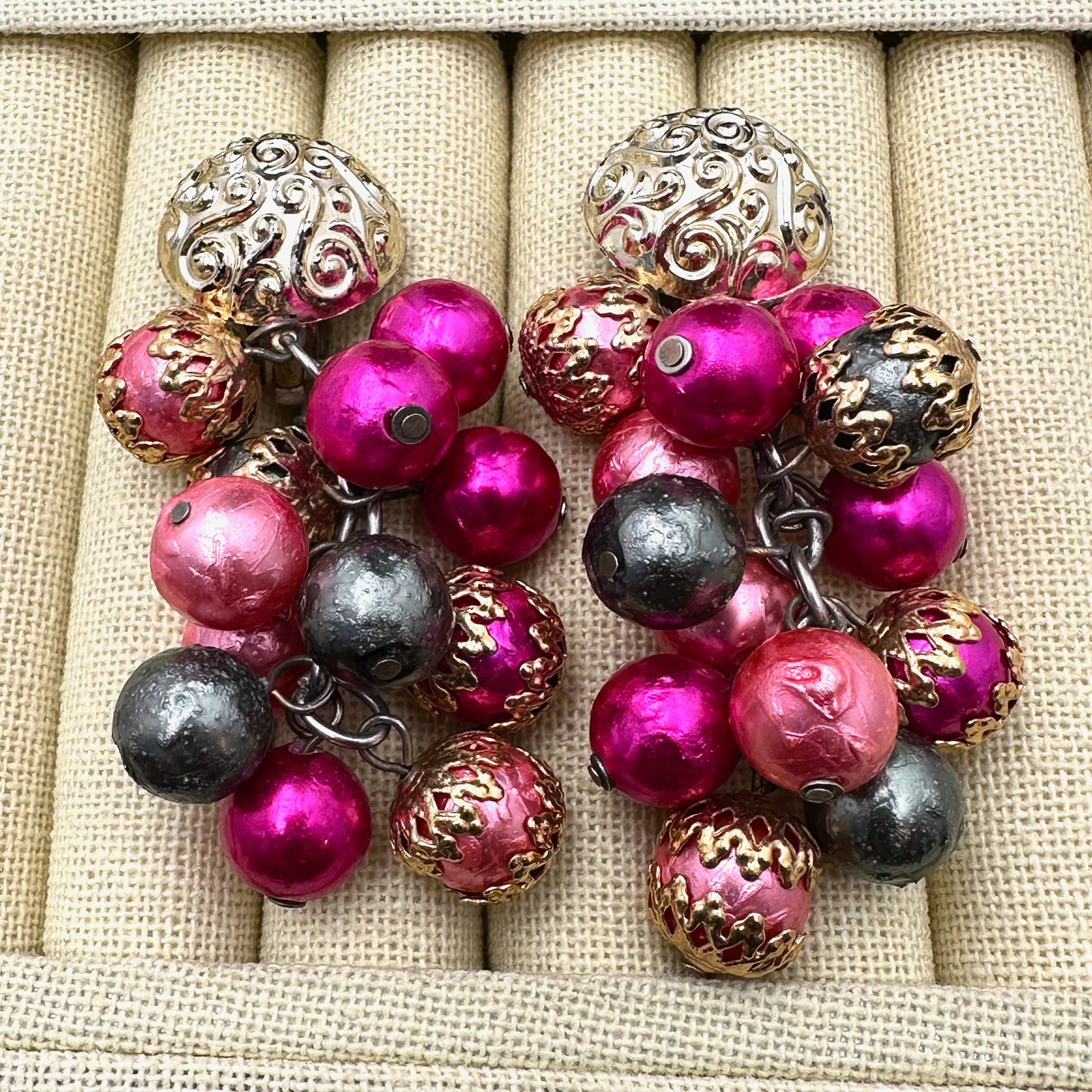 Vintage Pink Grey Bead Gold Tone Clip Earrings 2.5 Inch Length (1 of 2)