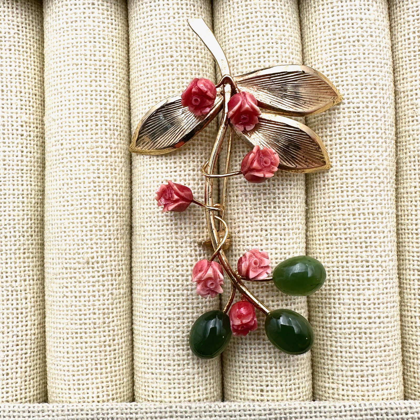 Vintage Jade and Angel Skin Coral Gold Tone Flower Brooch Pin 2.75 Inch: Vintage Jade and Angel Skin Coral Gold Tone Flower Brooch Pin 2.75 Inch