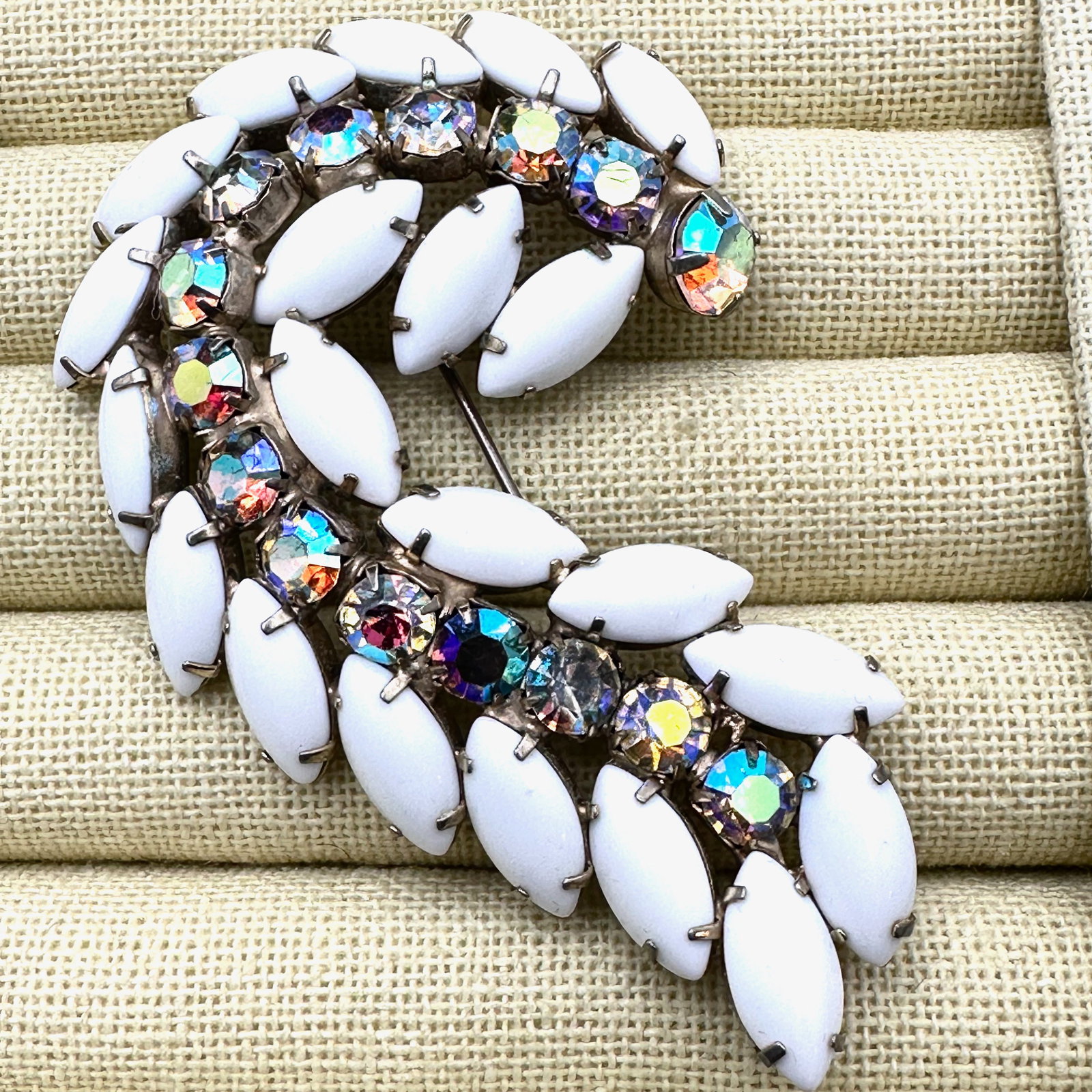 Vintage White Milk Glass Rhinestone Aurora Borealis 3 Inch Gold Tone Brooch Pin: Vintage White Milk Glass Rhinestone Aurora Borealis 3 Inch Gold Tone Brooch Pin