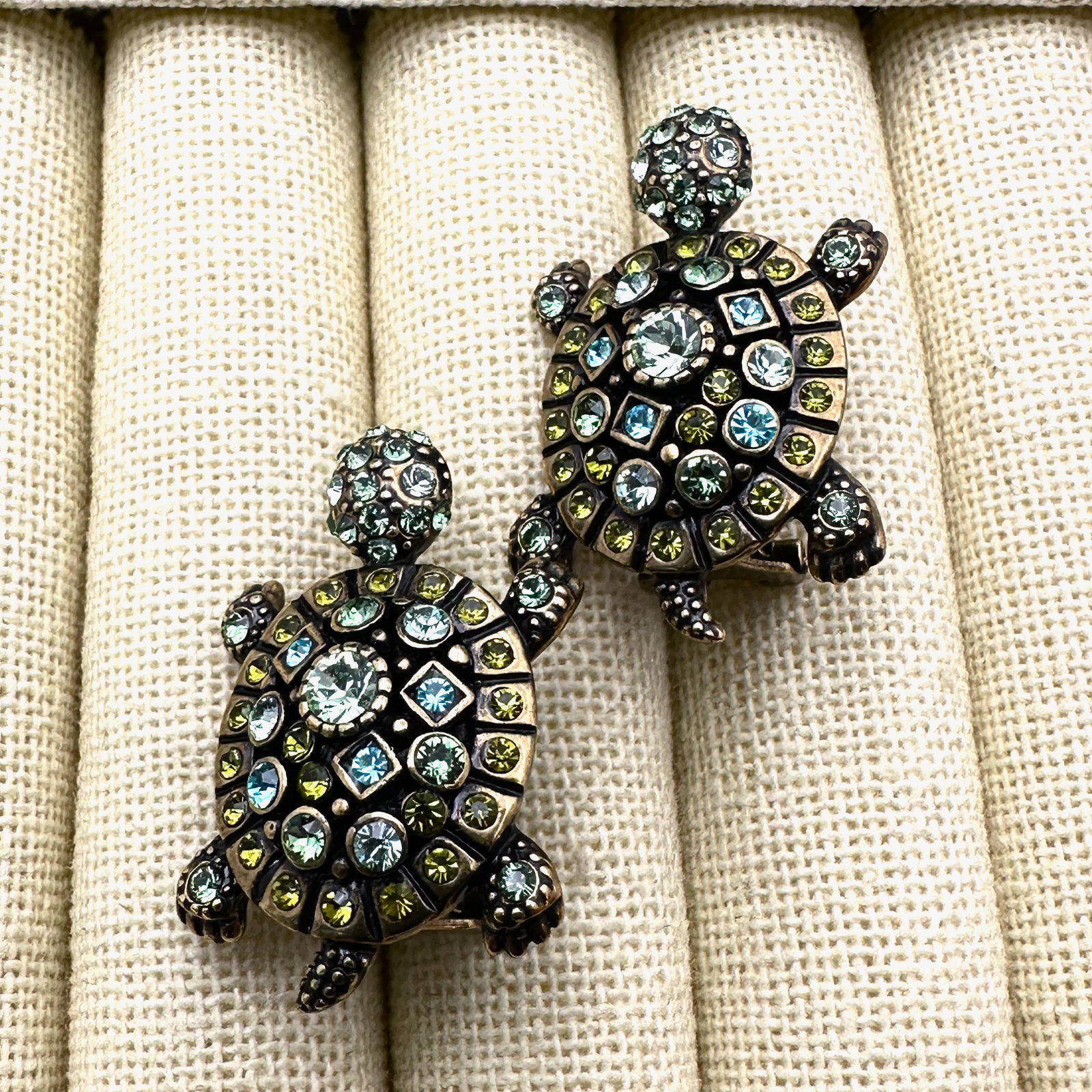 Vintage Heidi Daus Green Crystal Turtle Bronze Tone Lever Back Pierced Earrings (1 of 2)
