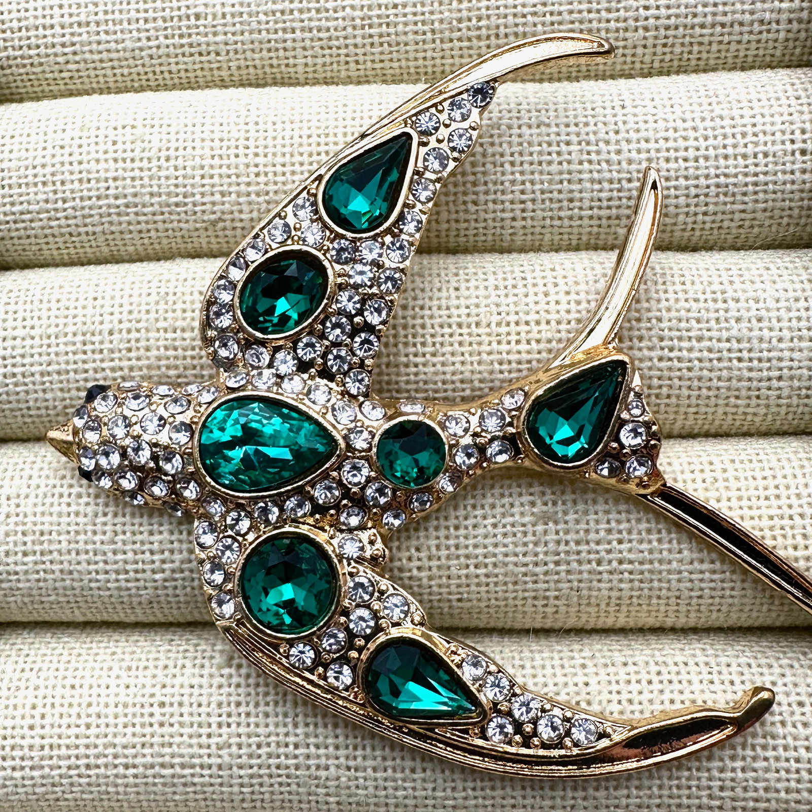 Emerald Green and Clear Crystal Gold Tone Bird Brooch Pin 3 Inch Heavy Quality (1 of 2)
