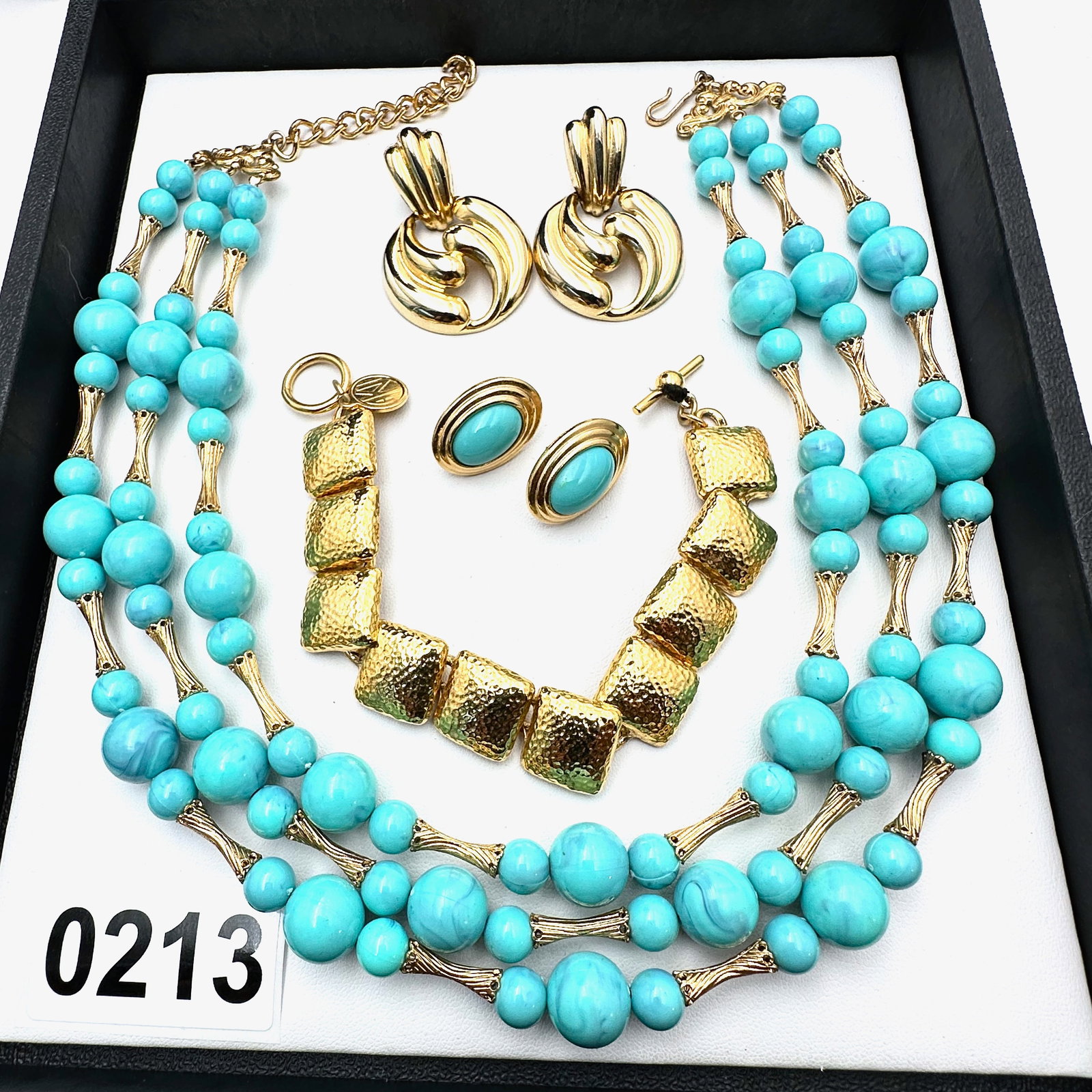 Vintage and Modern Jewelry Collection Group Coro Turquoise Blue Gold Tone Necklace Anne Klein: Vintage and Modern Jewelry Collection Group Coro Turquoise Blue Gold Tone Necklace Anne Klein Bracelet